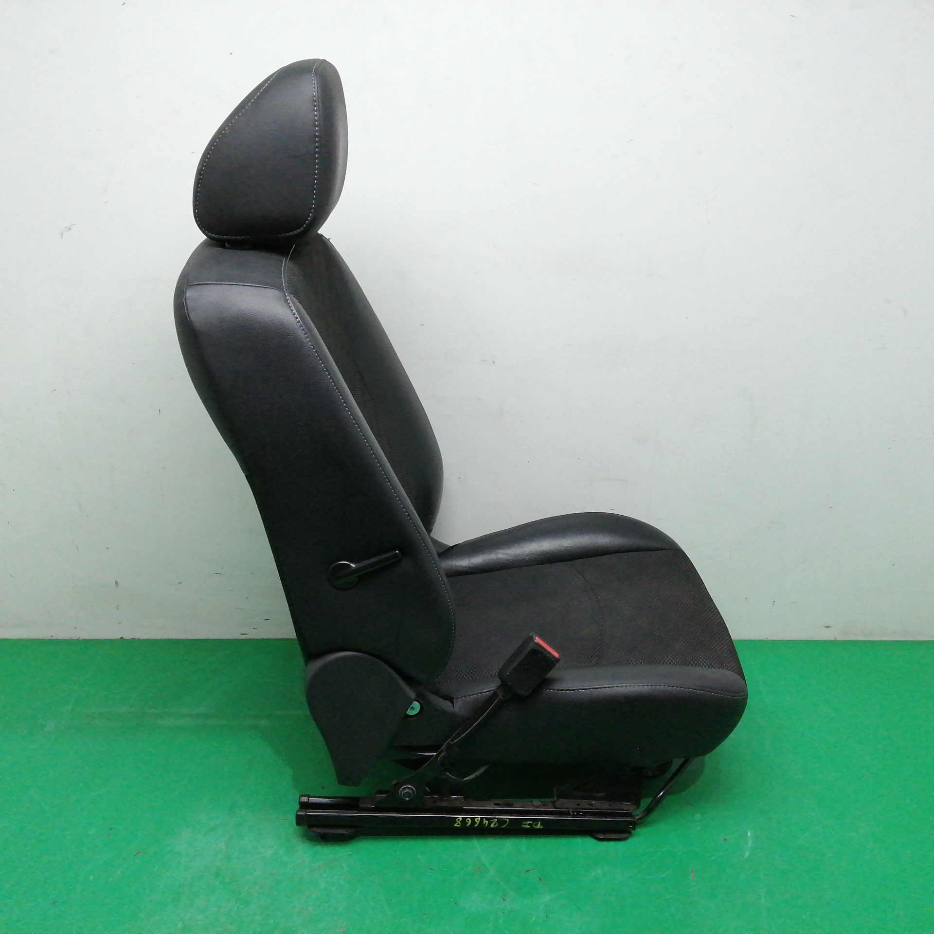 ASIENTO DELANTERO IZQUIERDO