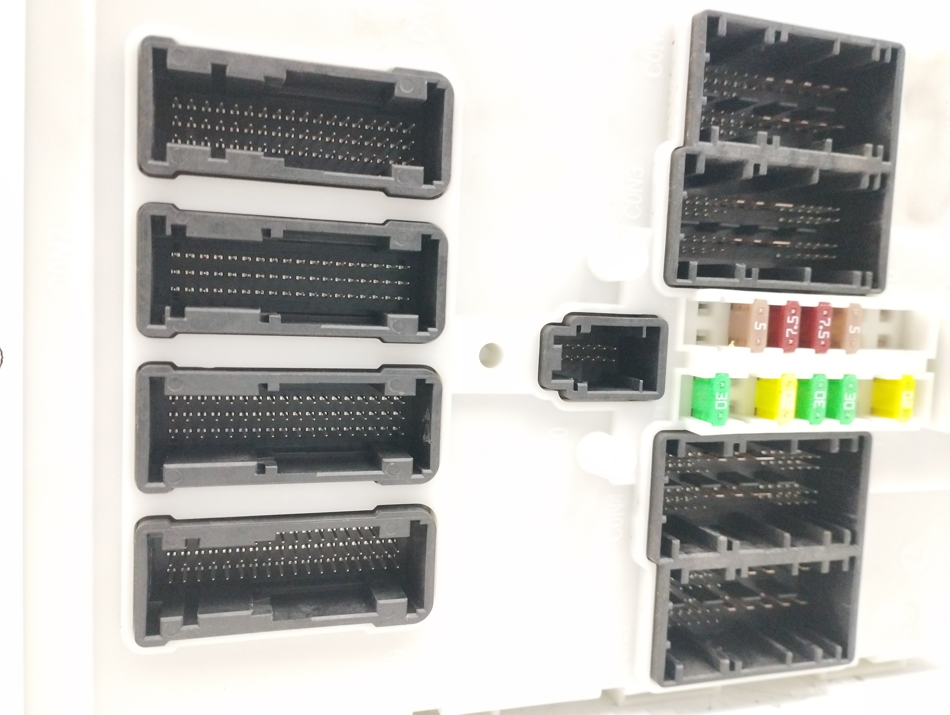 CAJA RELES / FUSIBLES