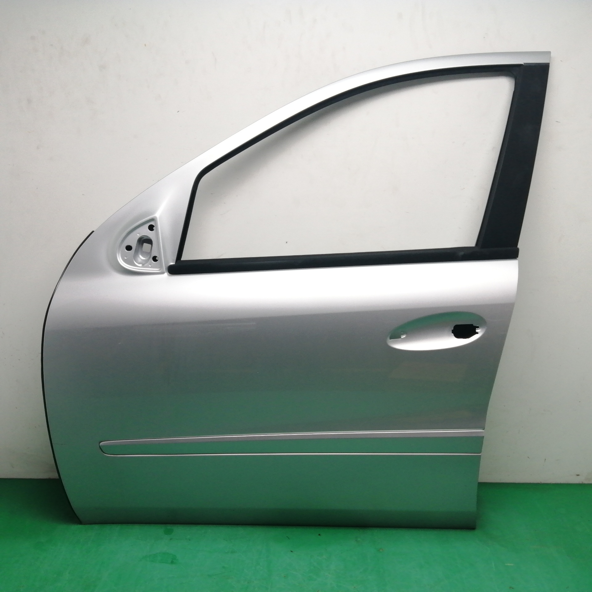 PUERTA DELANTERA IZQUIERDA
