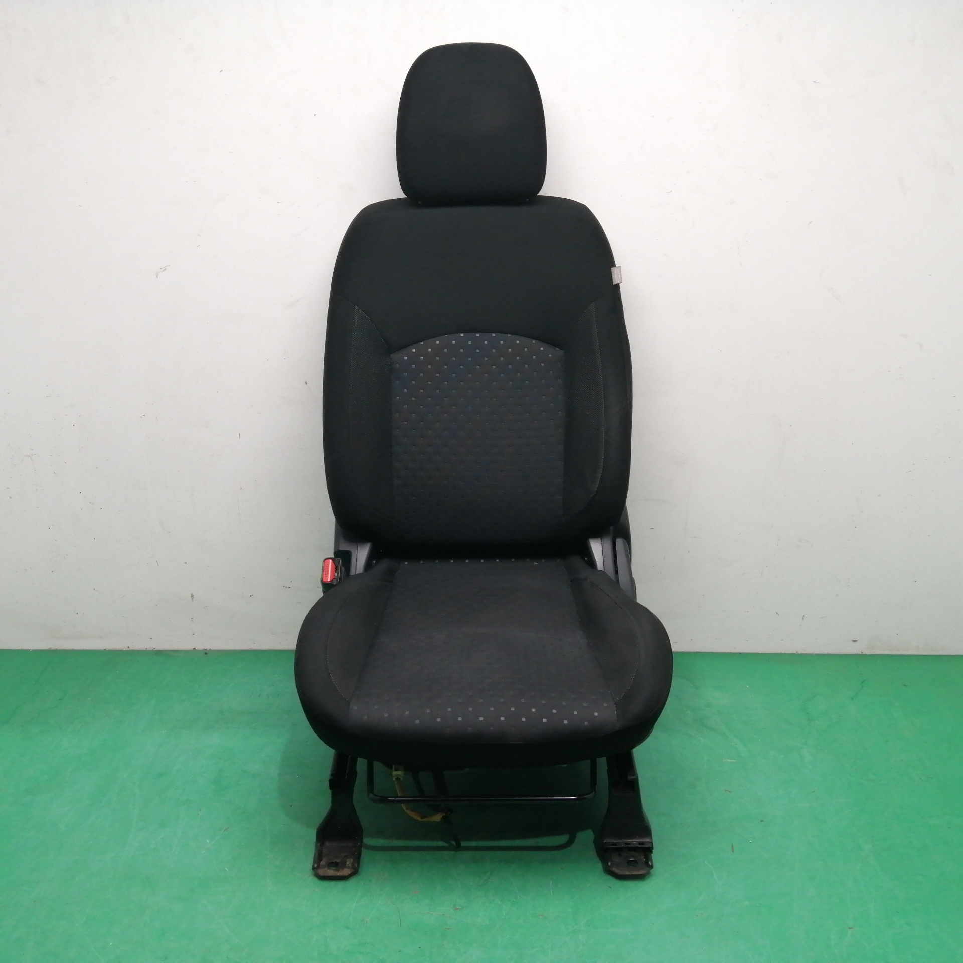 ASIENTO DELANTERO IZQUIERDO