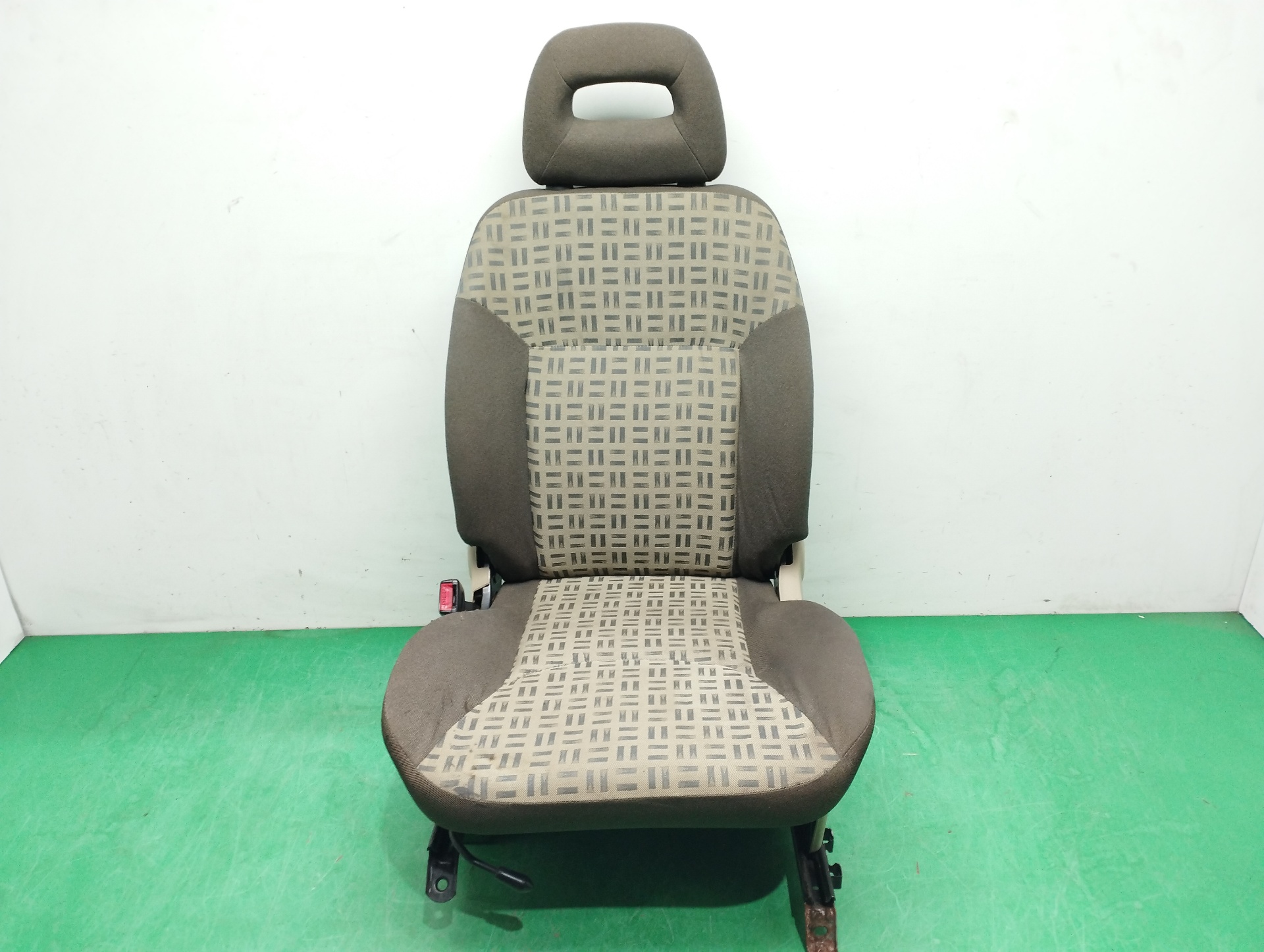 ASIENTO DELANTERO IZQUIERDO