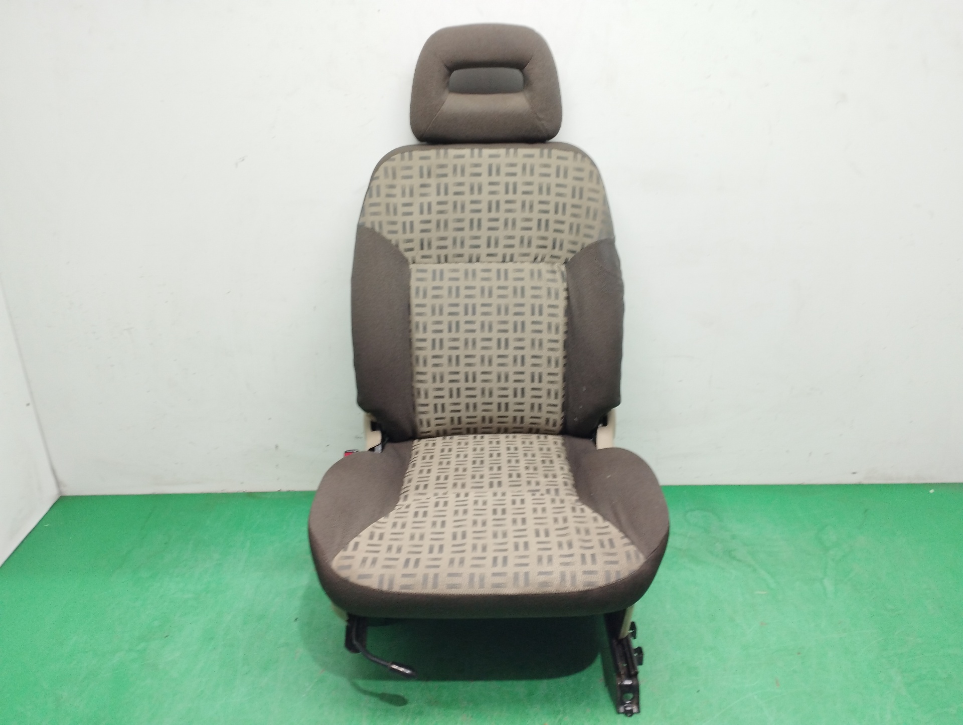 ASIENTO DELANTERO IZQUIERDO