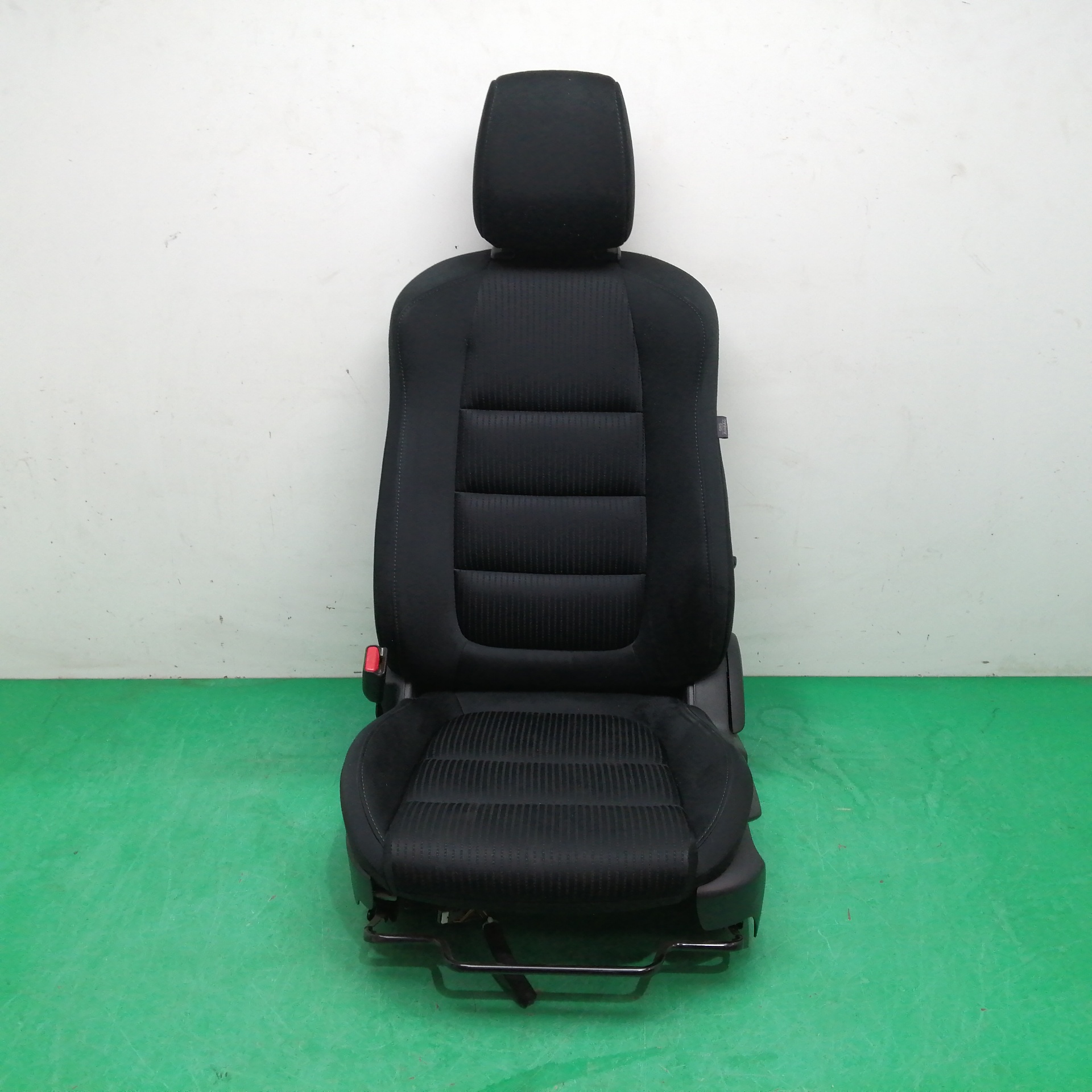 ASIENTO DELANTERO IZQUIERDO