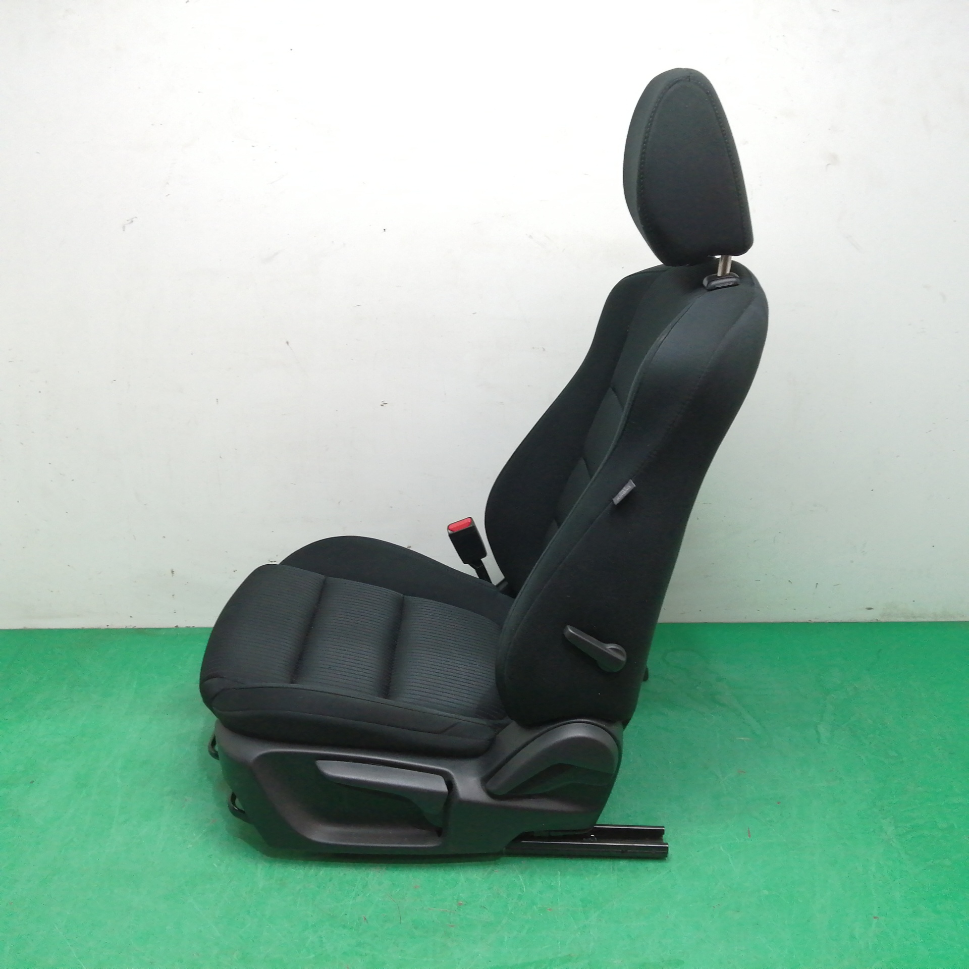 ASIENTO DELANTERO IZQUIERDO