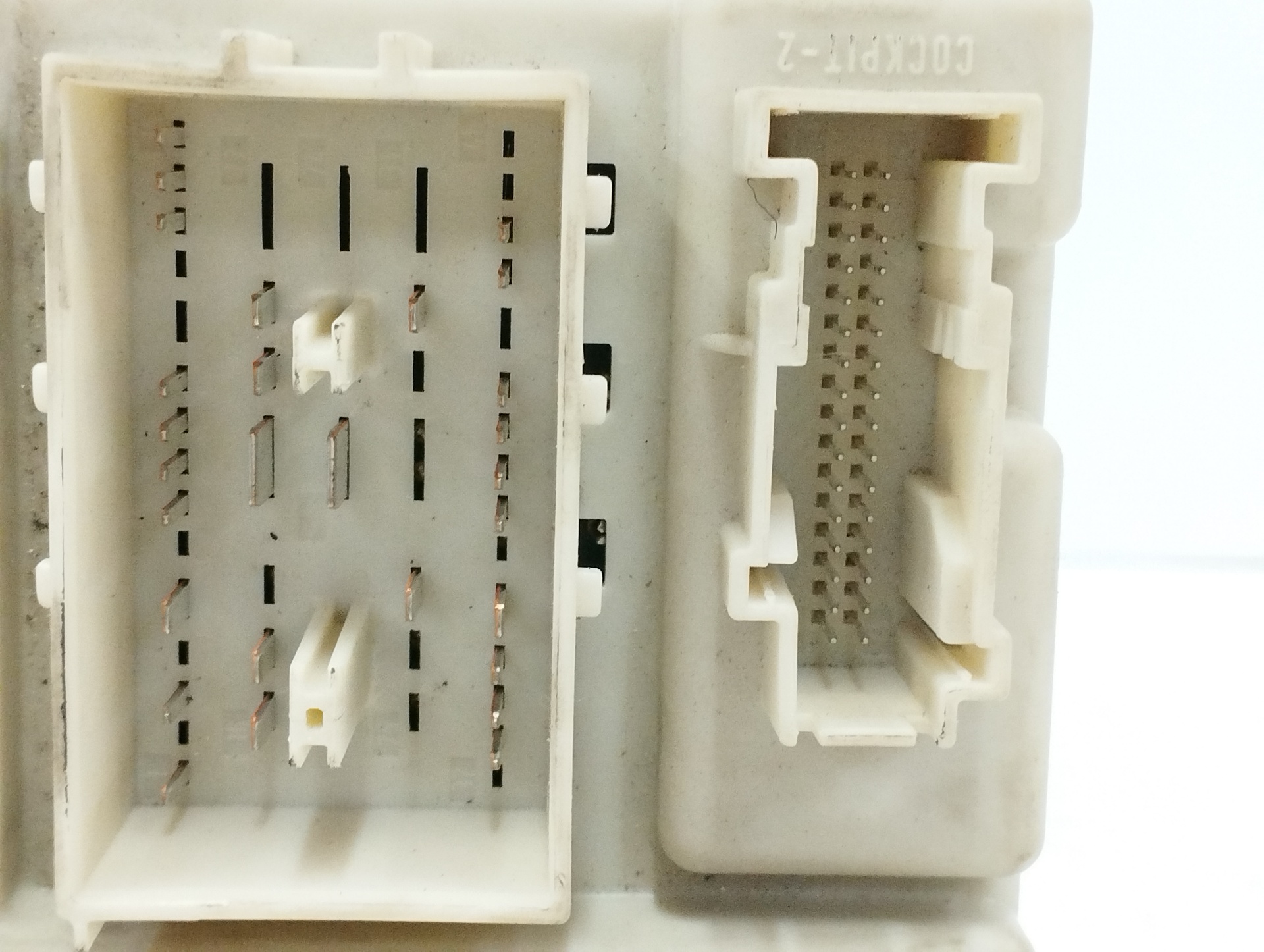 CAJA RELES / FUSIBLES