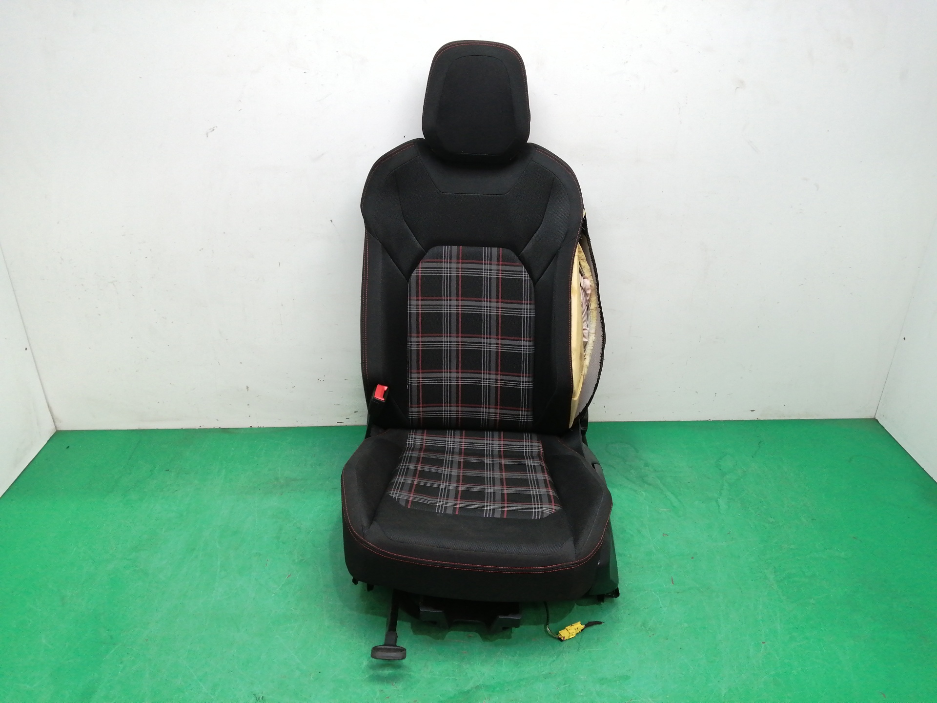 ASIENTO DELANTERO IZQUIERDO