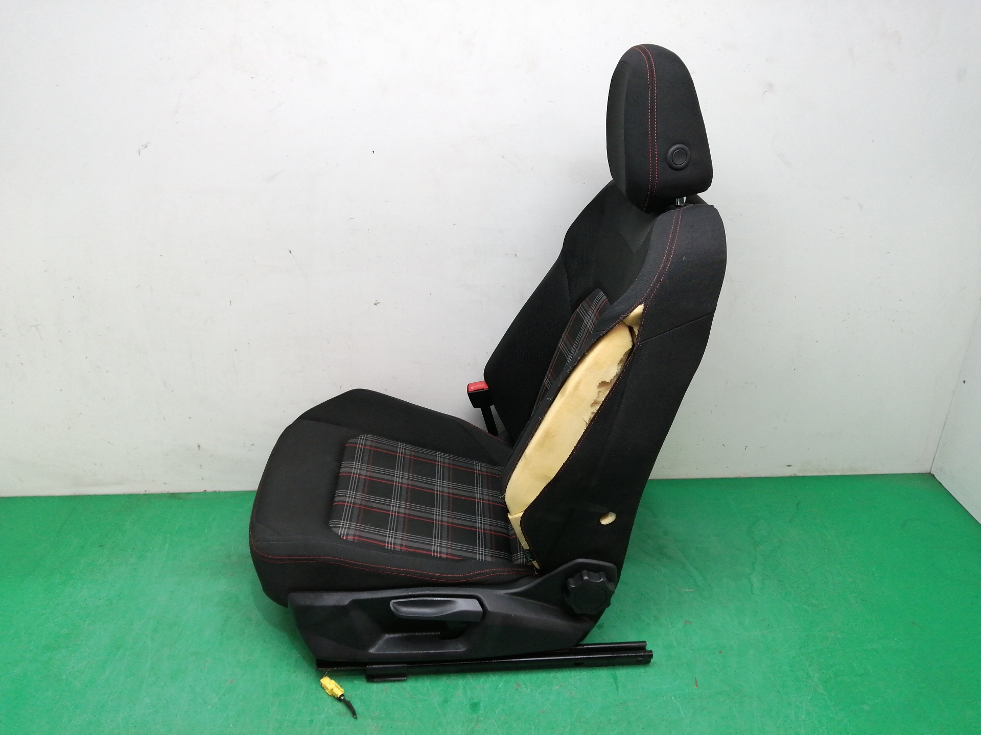 ASIENTO DELANTERO IZQUIERDO