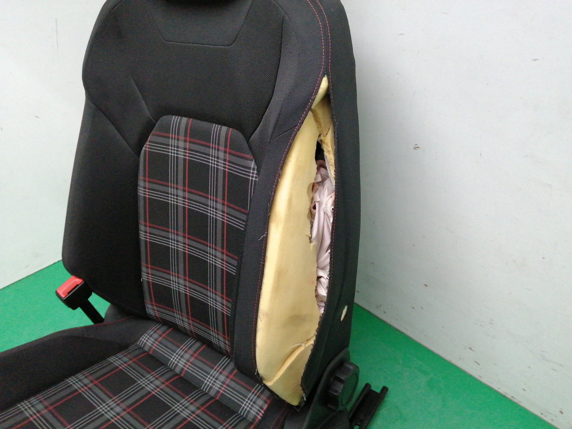 ASIENTO DELANTERO IZQUIERDO