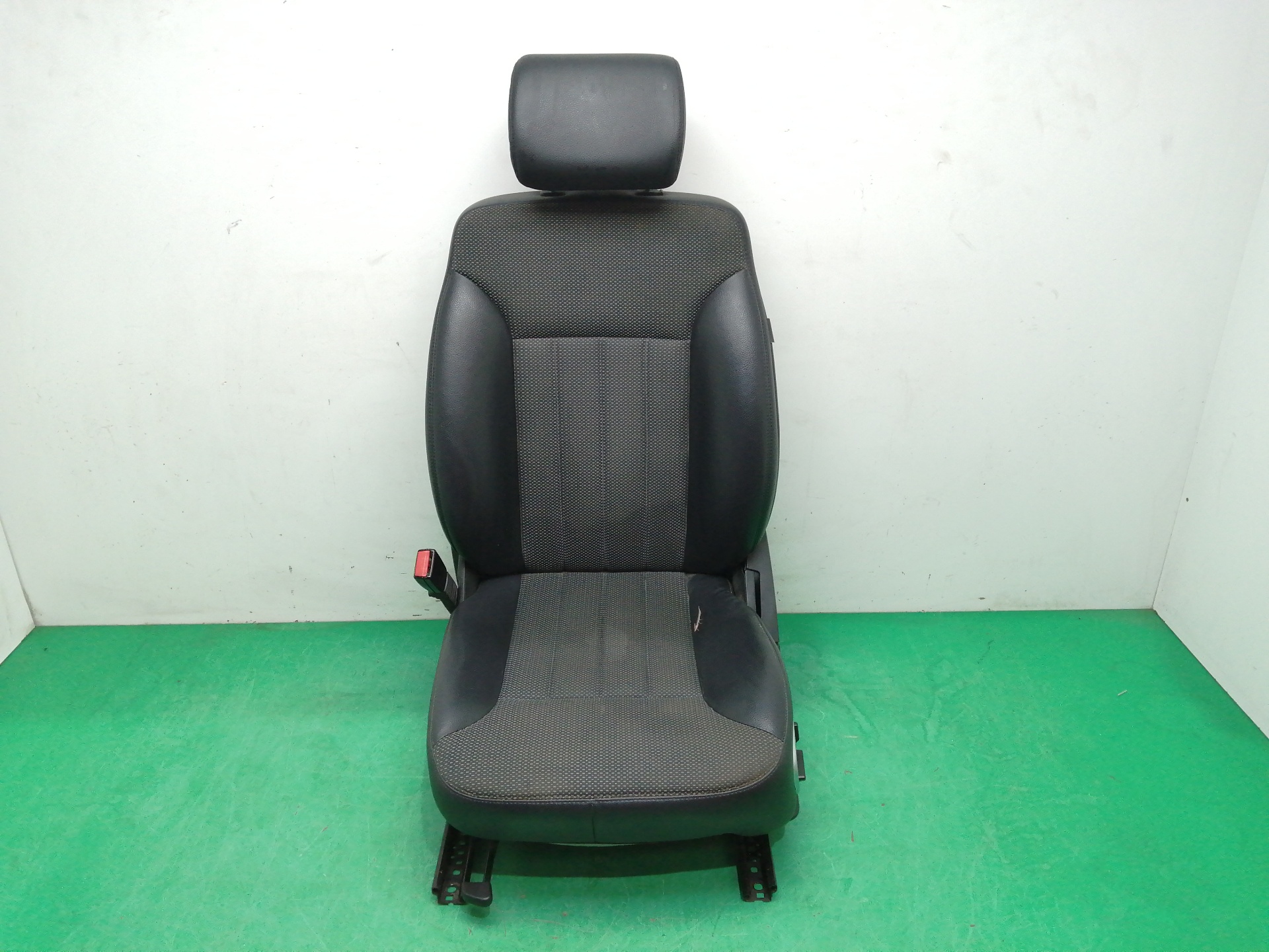 ASIENTO DELANTERO IZQUIERDO