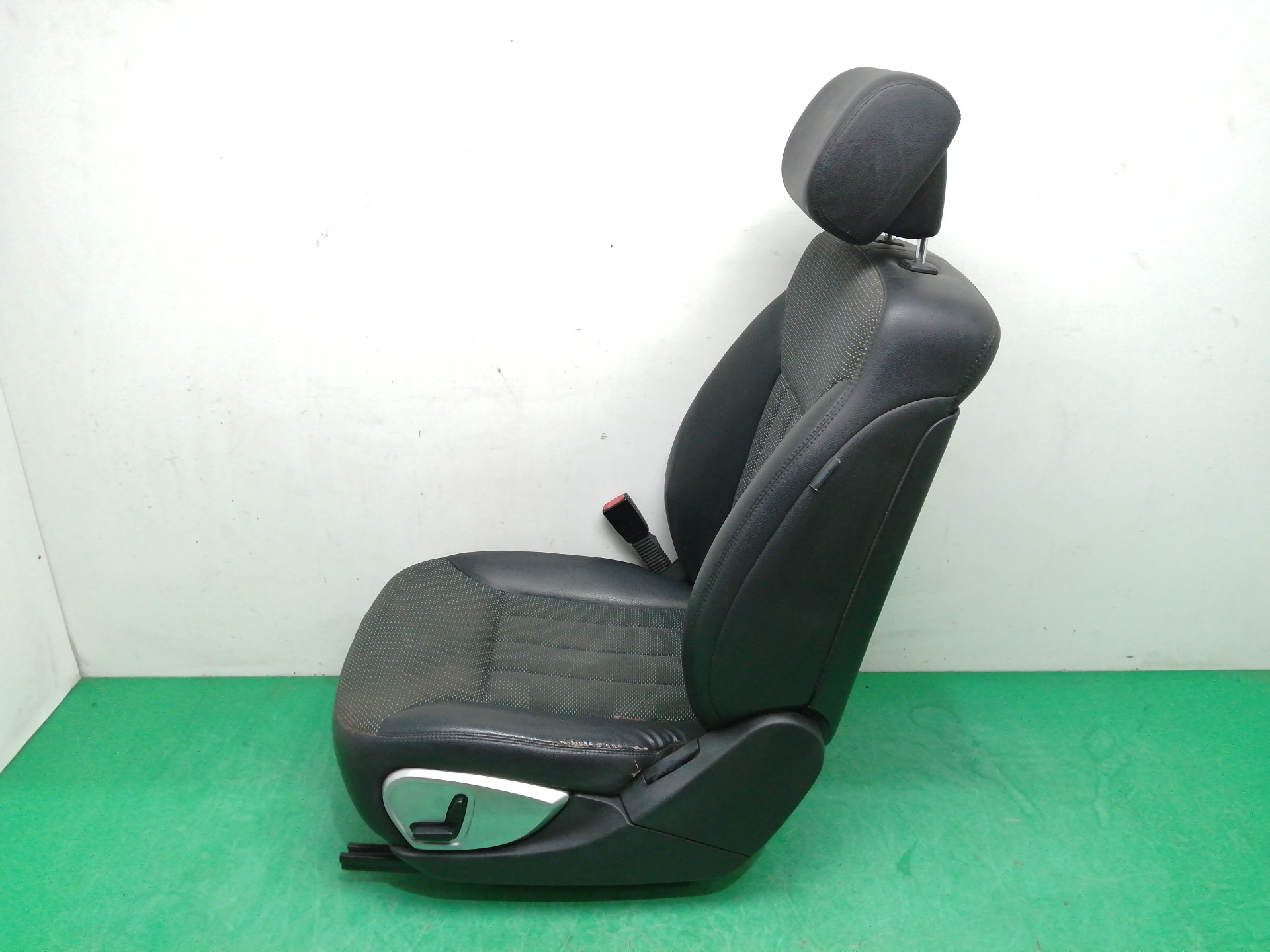 ASIENTO DELANTERO IZQUIERDO