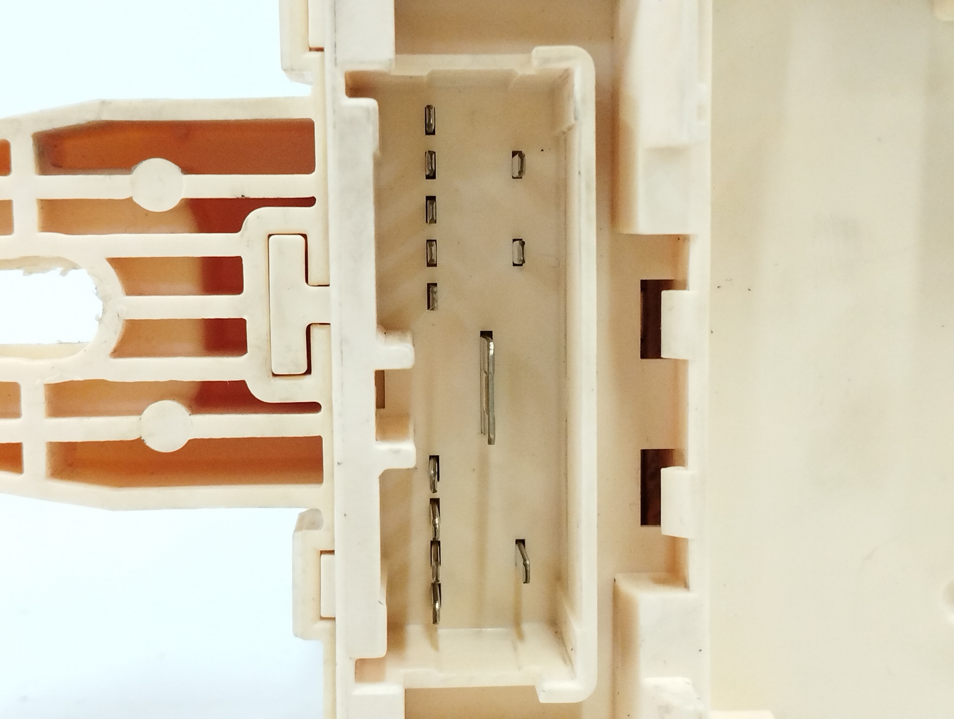 CAJA RELES / FUSIBLES