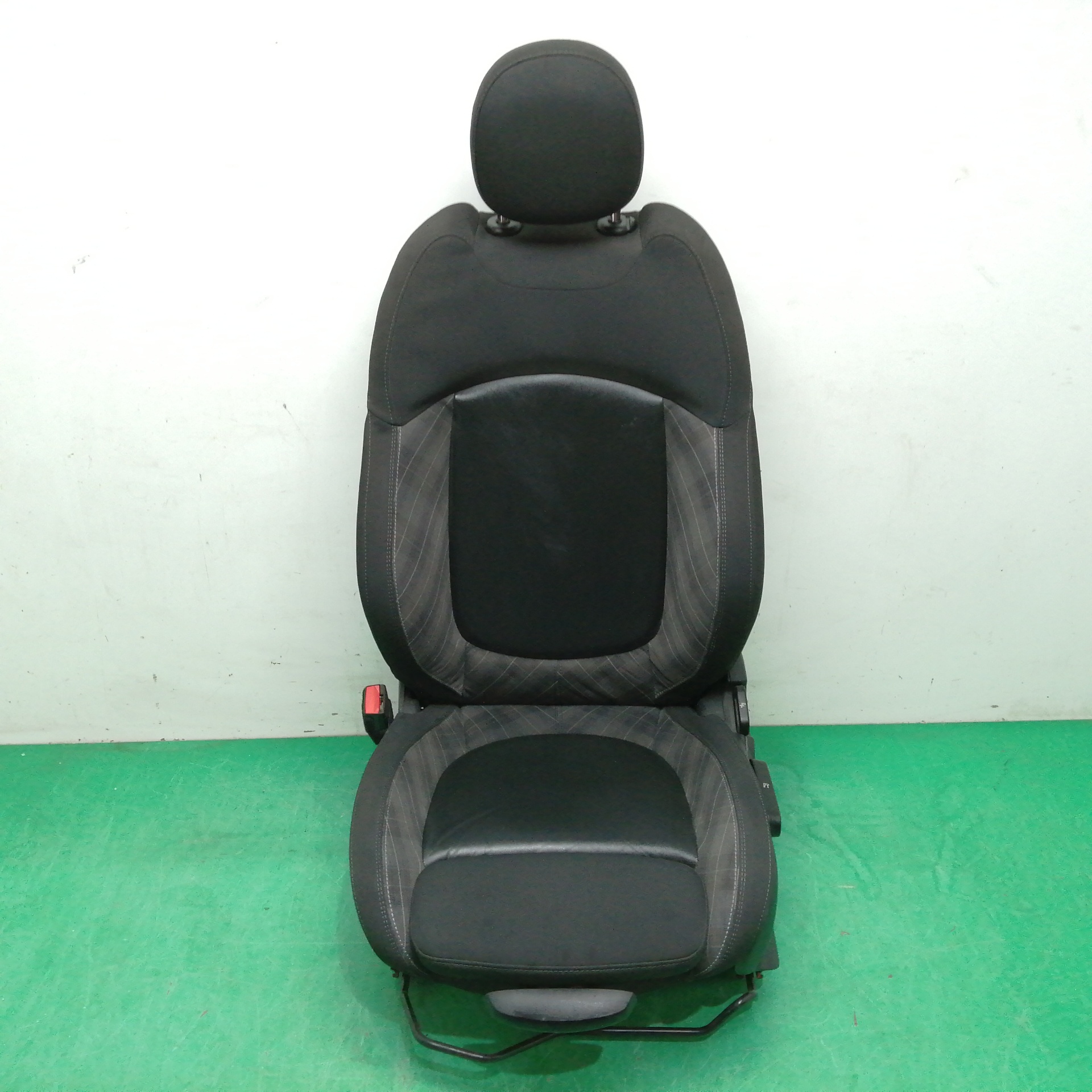 ASIENTO DELANTERO IZQUIERDO