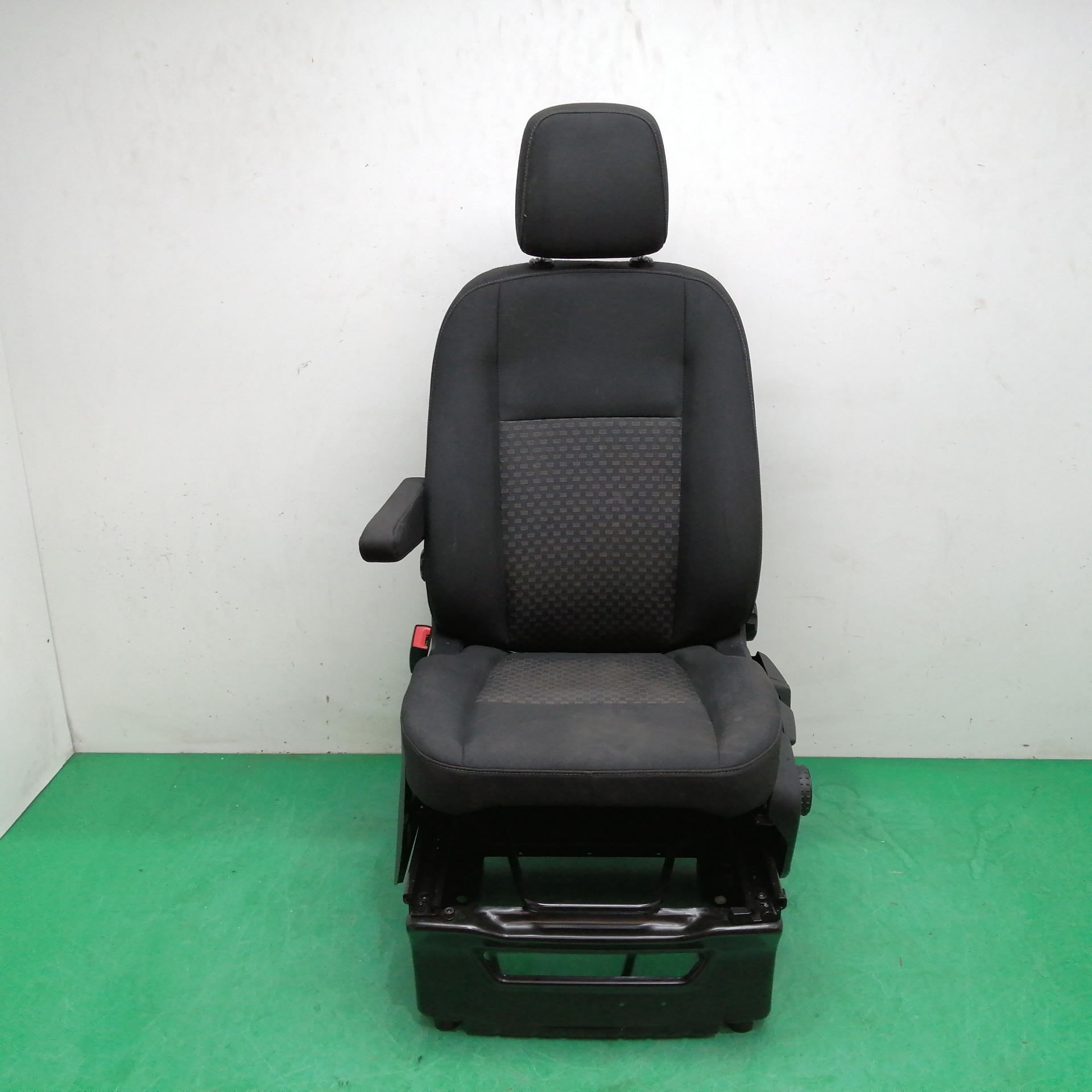 ASIENTO DELANTERO IZQUIERDO