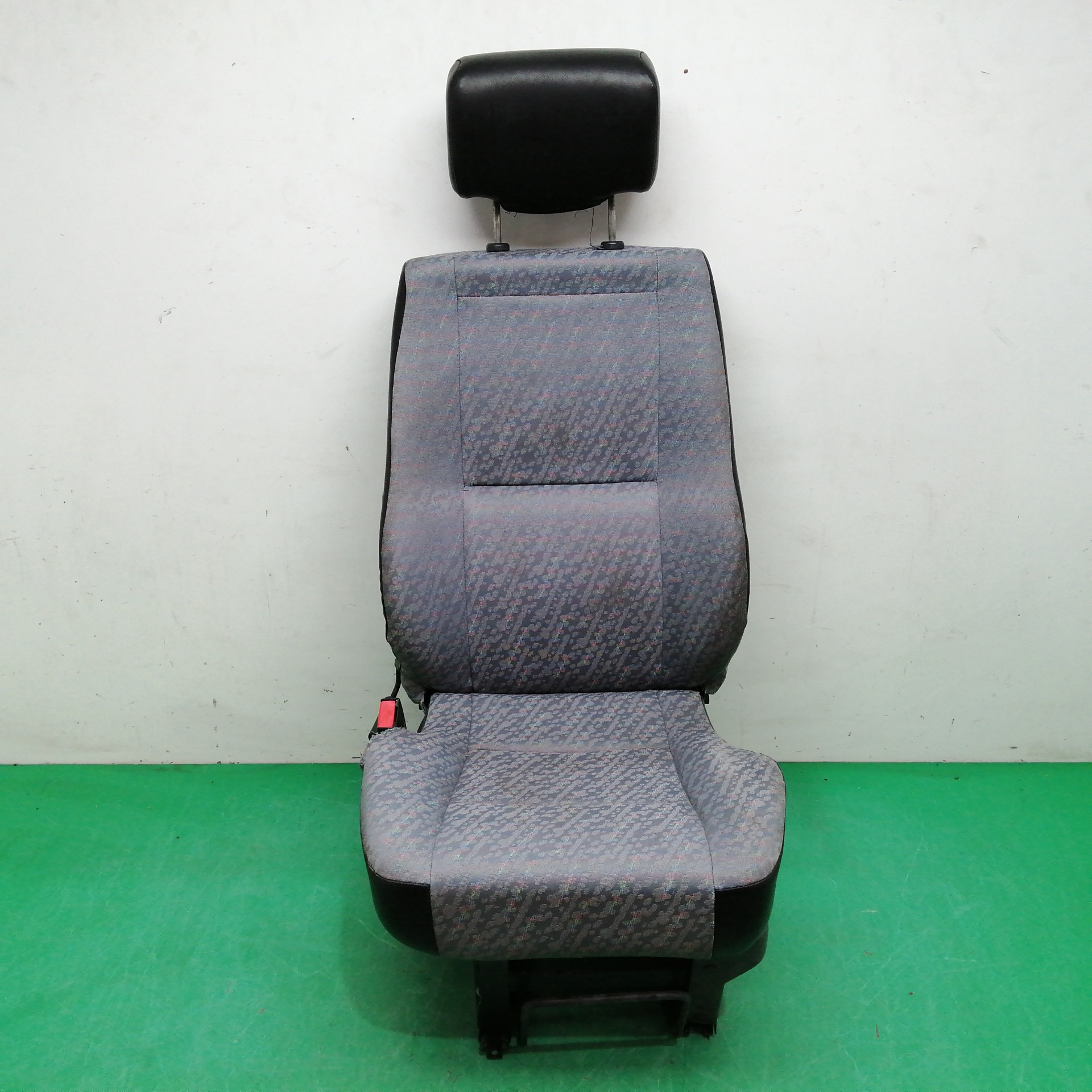 ASIENTO DELANTERO IZQUIERDO