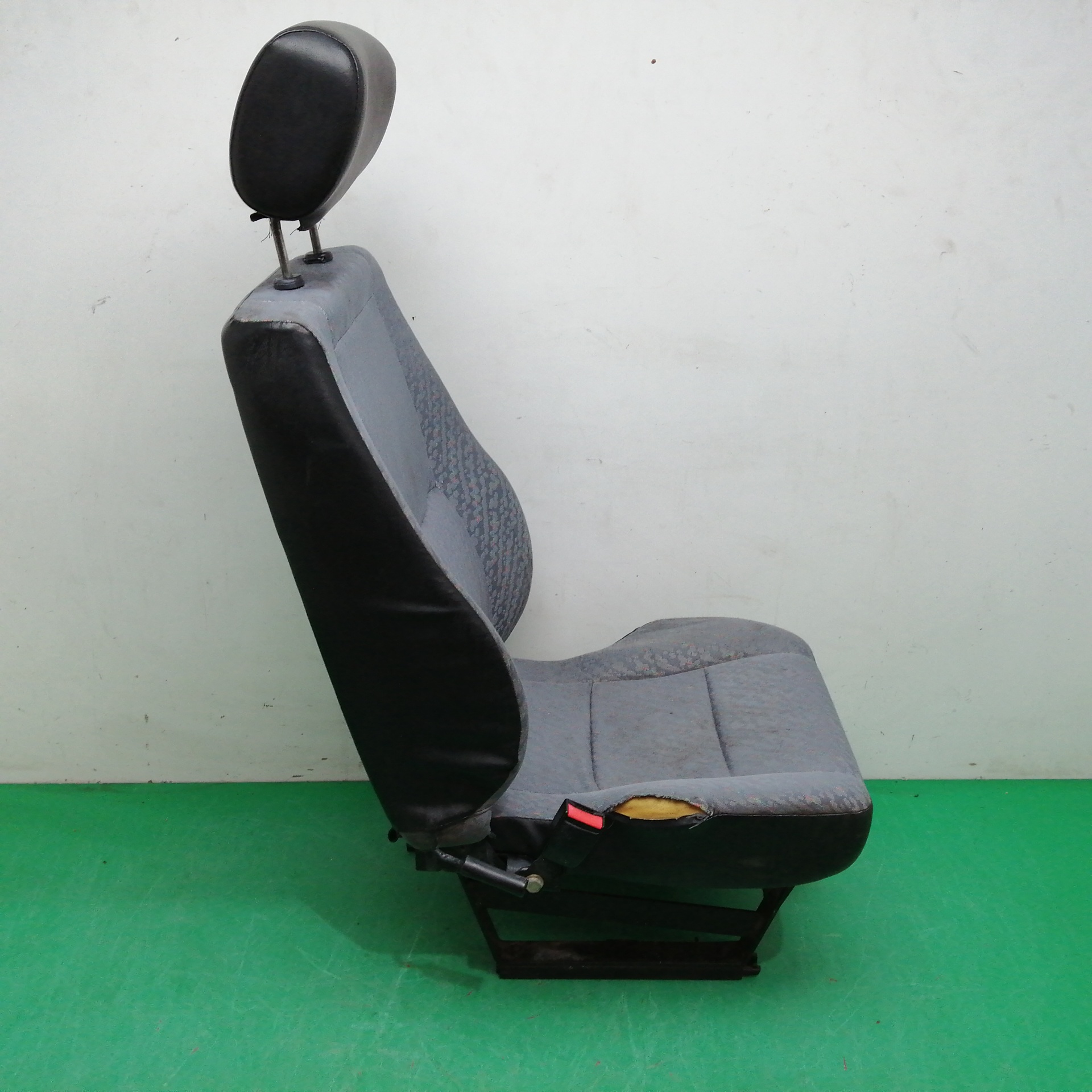 ASIENTO DELANTERO IZQUIERDO