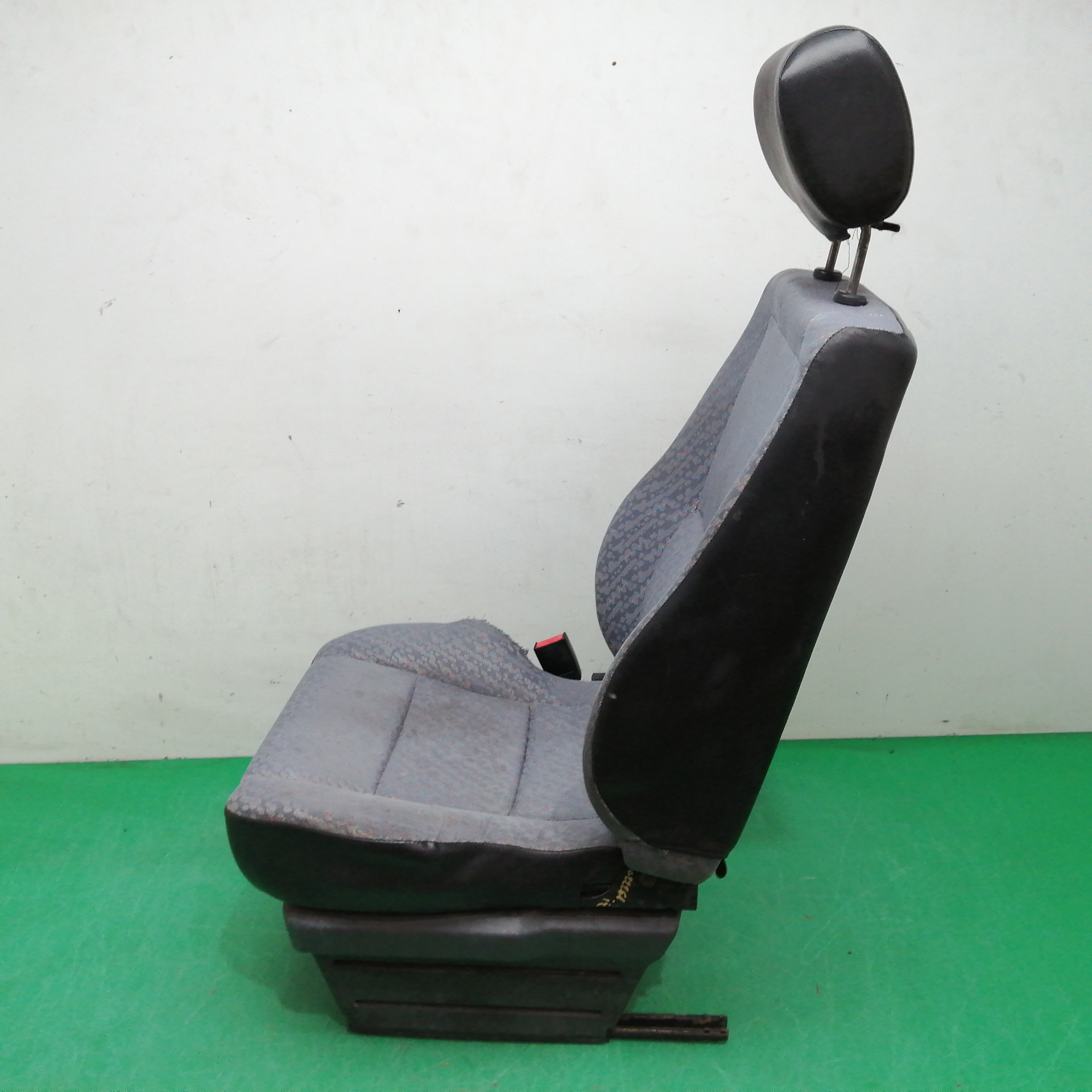 ASIENTO DELANTERO IZQUIERDO