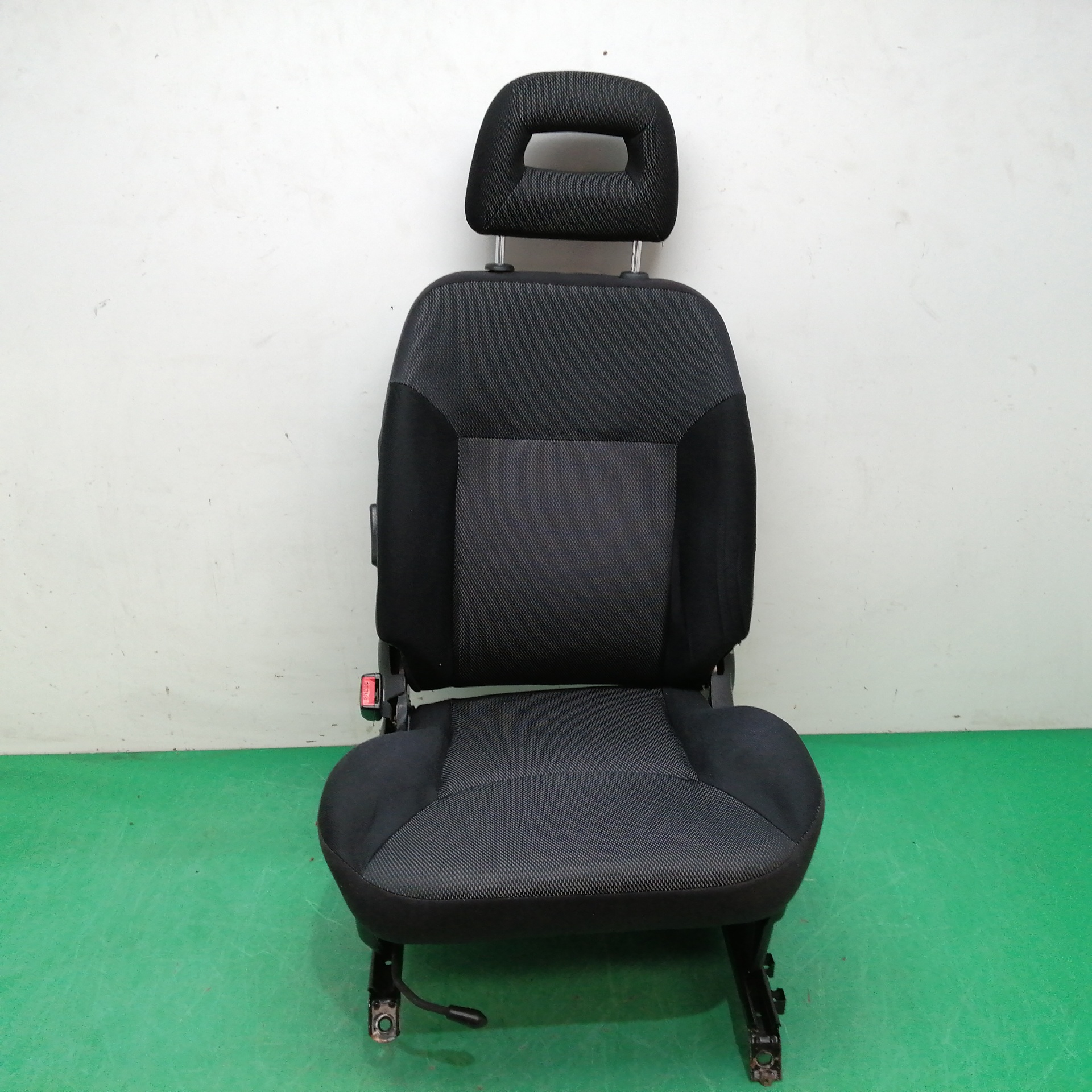 ASIENTO DELANTERO IZQUIERDO
