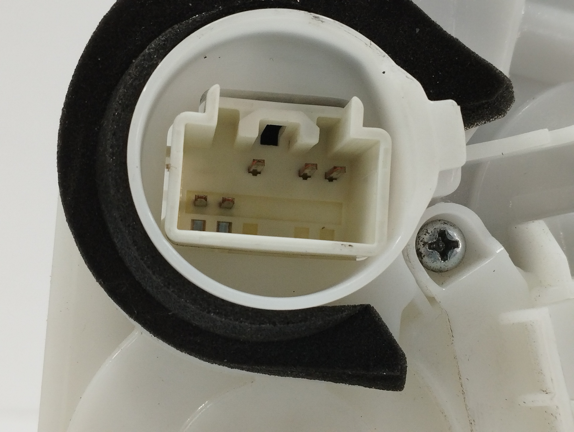 CERRADURA PUERTA TRASERA IZQUIERDA 