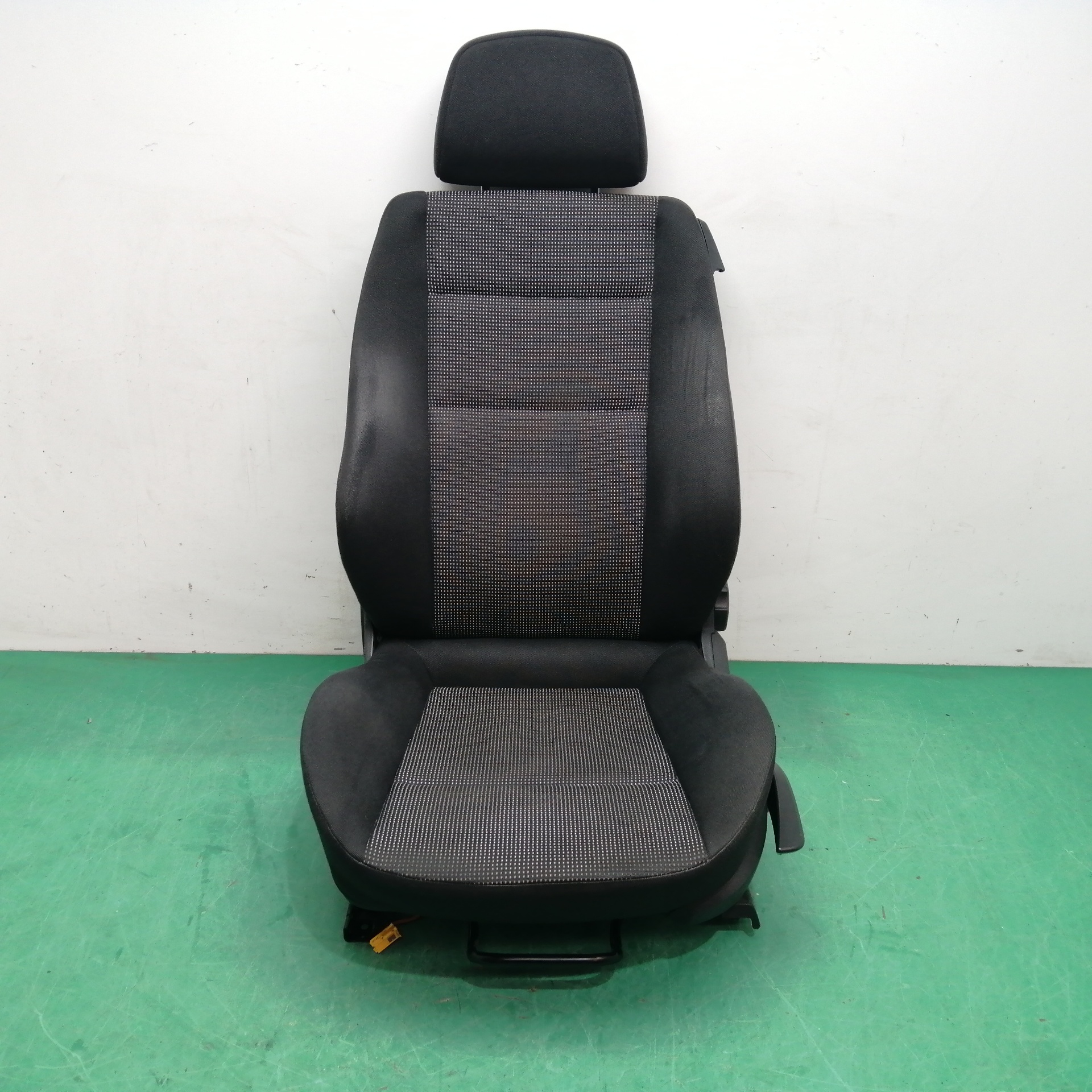 ASIENTO DELANTERO IZQUIERDO