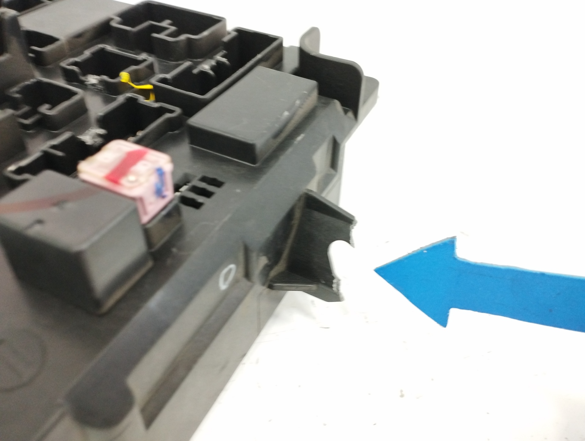 CAJA RELES / FUSIBLES