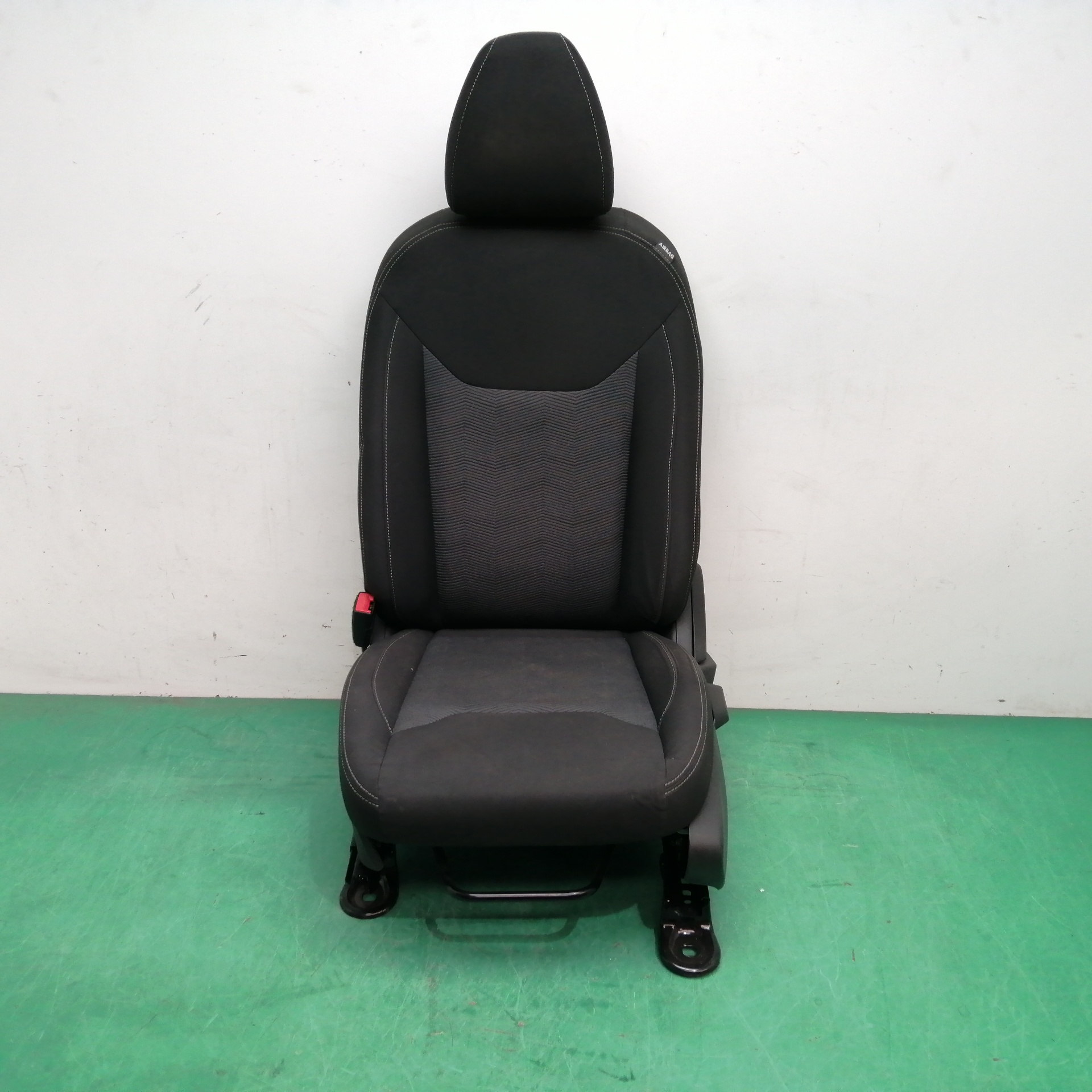 ASIENTO DELANTERO IZQUIERDO