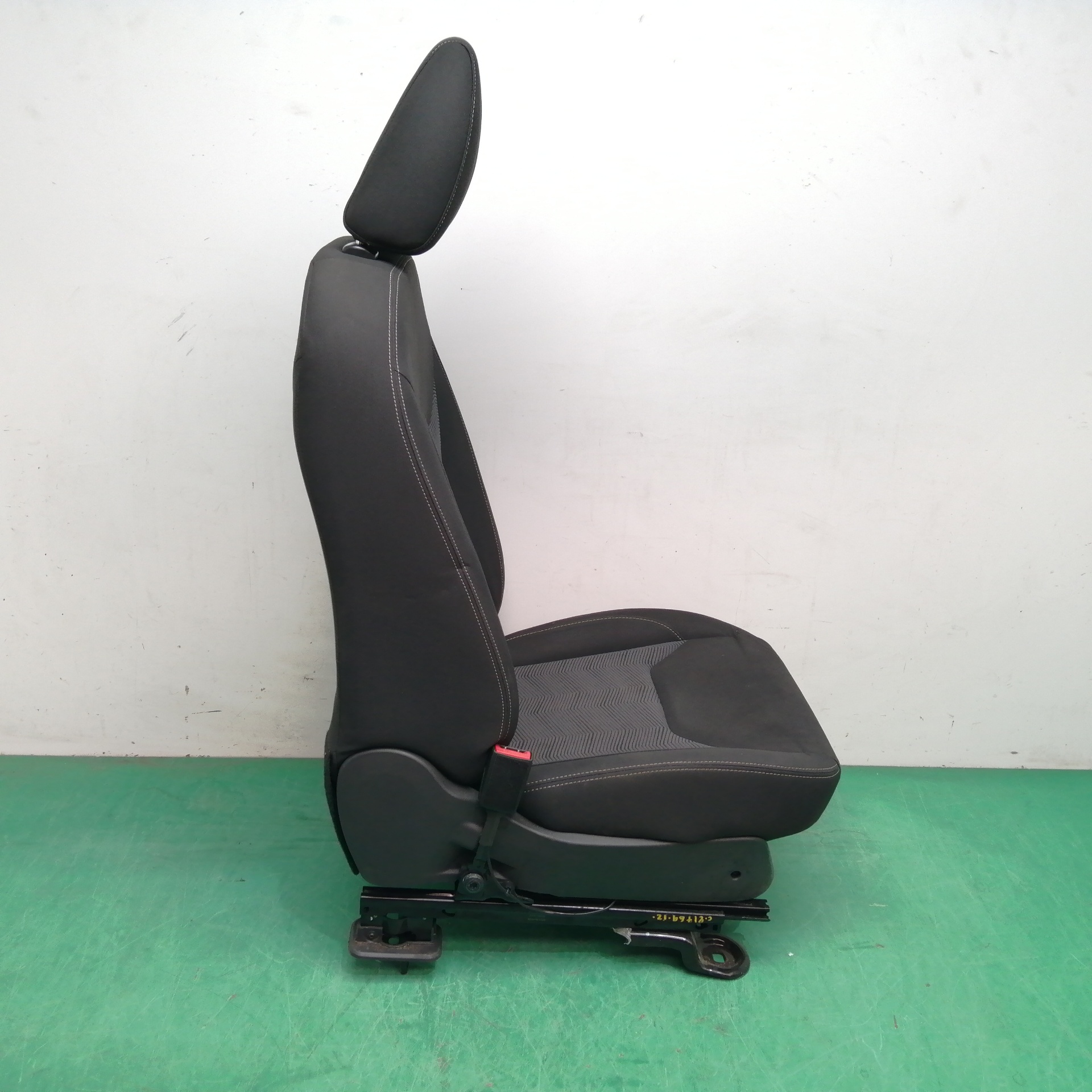 ASIENTO DELANTERO IZQUIERDO