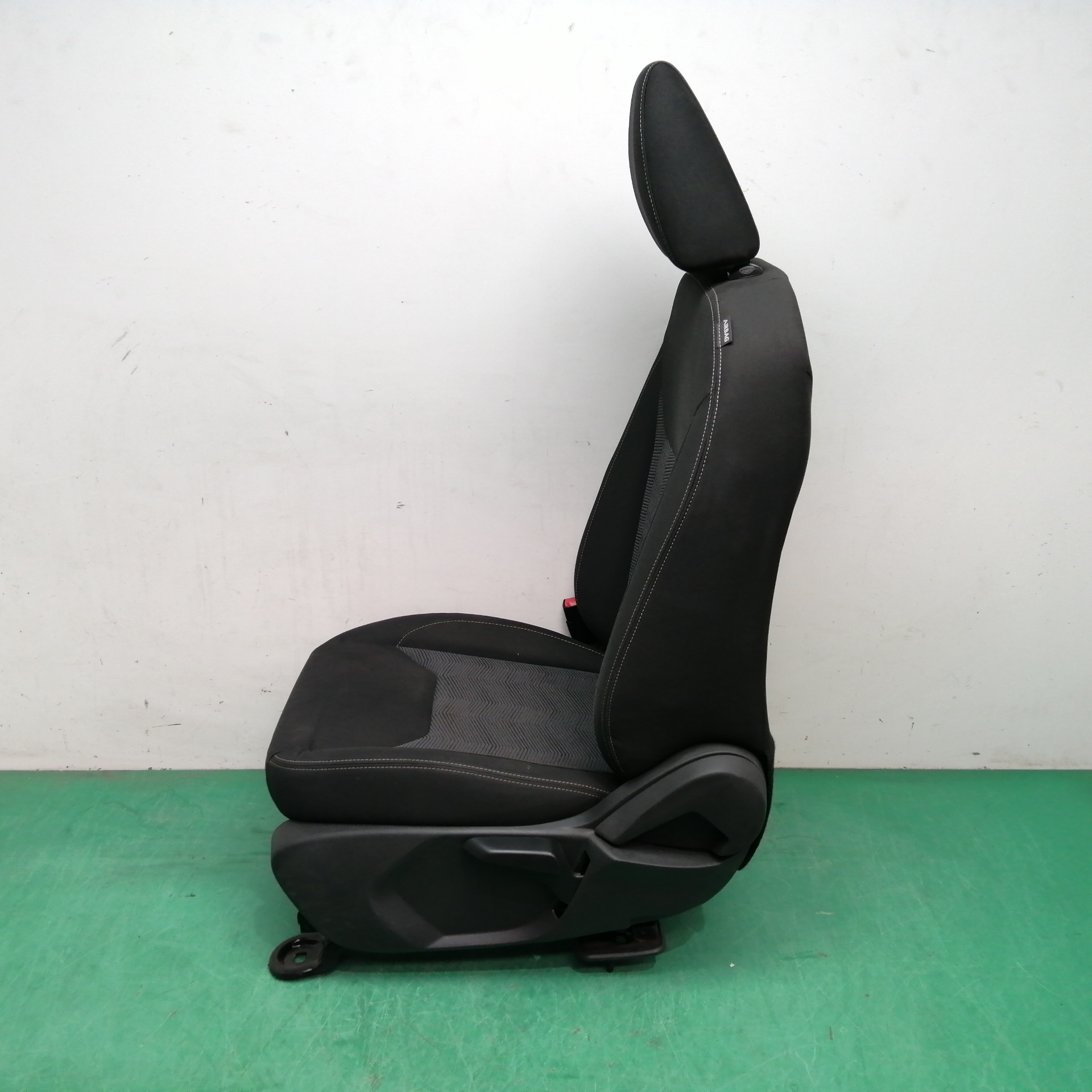 ASIENTO DELANTERO IZQUIERDO