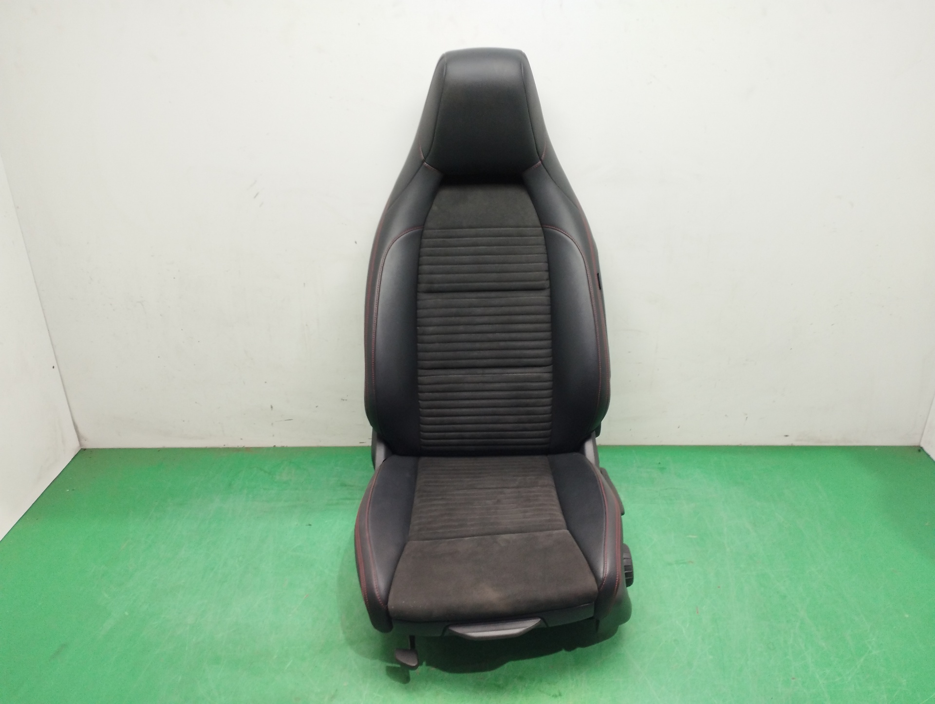 ASIENTO DELANTERO IZQUIERDO