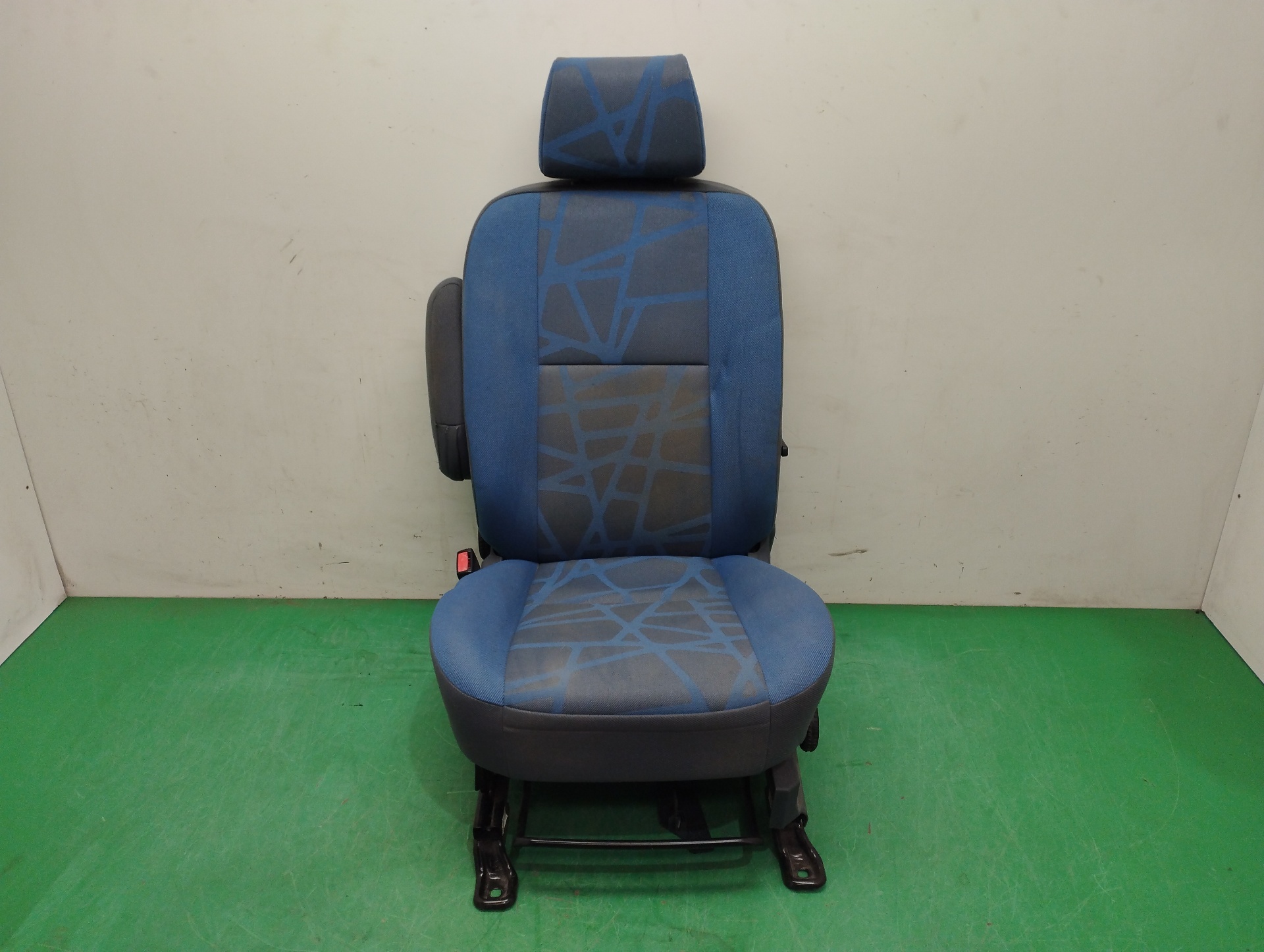 ASIENTO DELANTERO IZQUIERDO