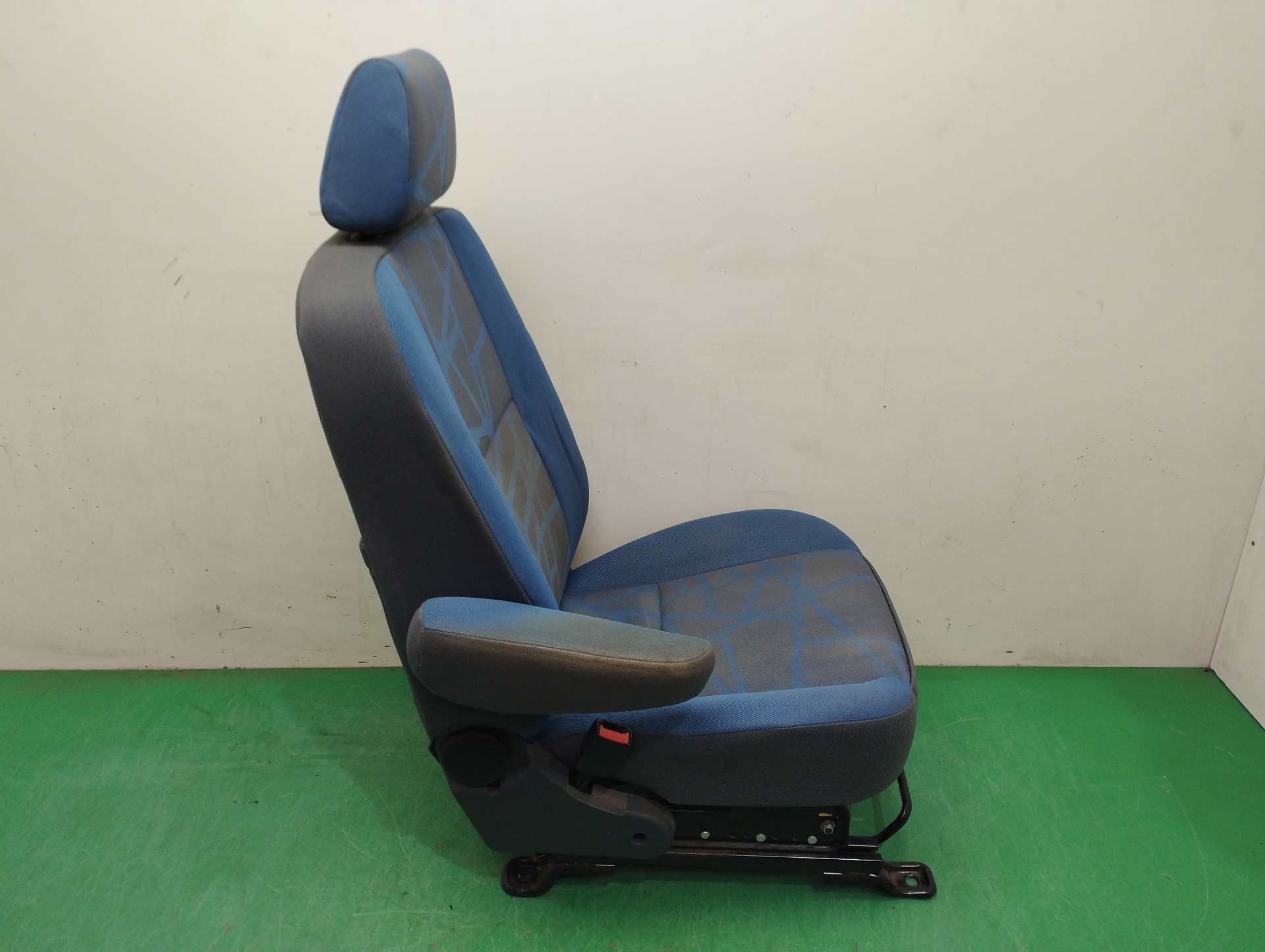 ASIENTO DELANTERO IZQUIERDO