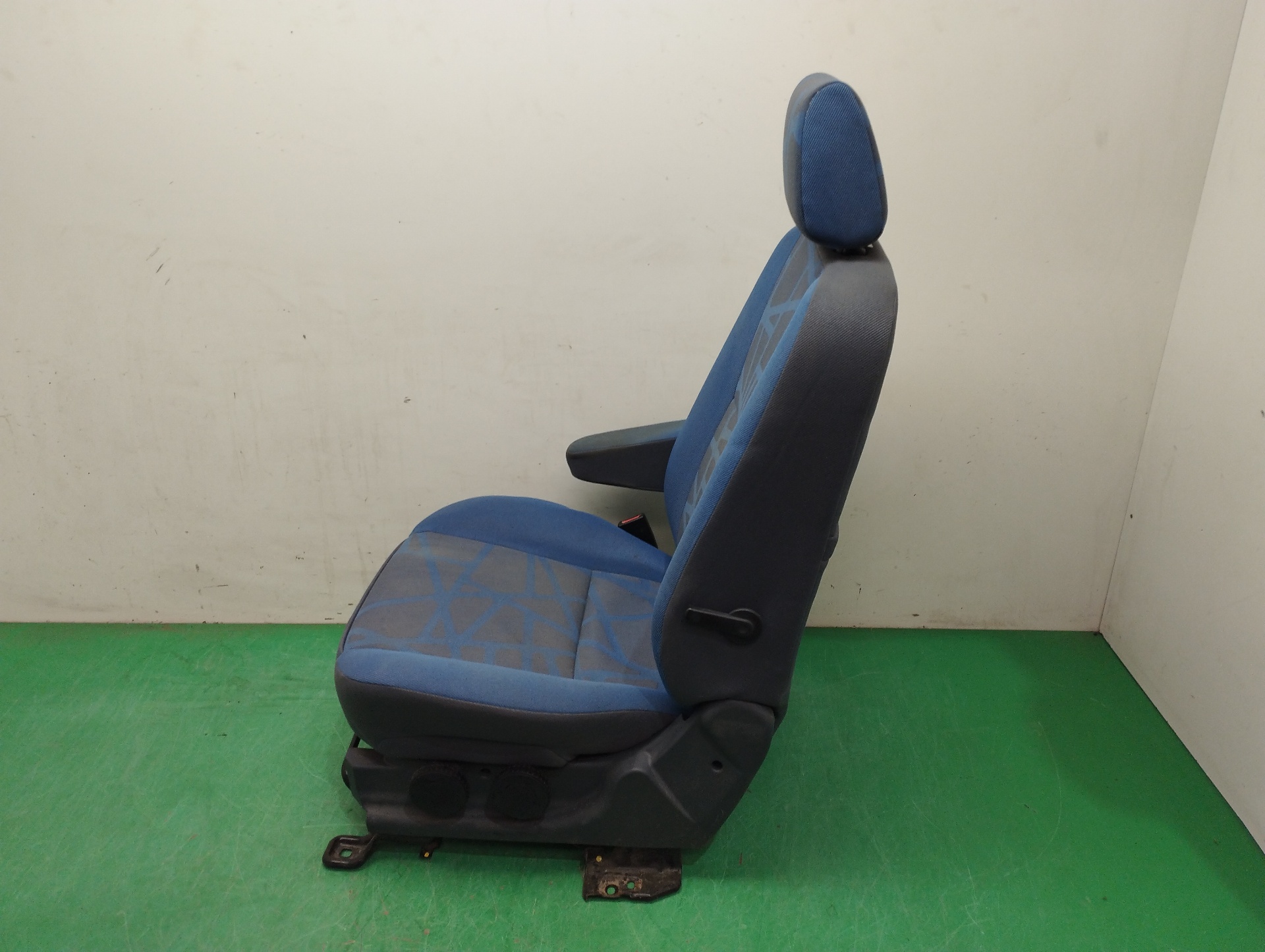 ASIENTO DELANTERO IZQUIERDO