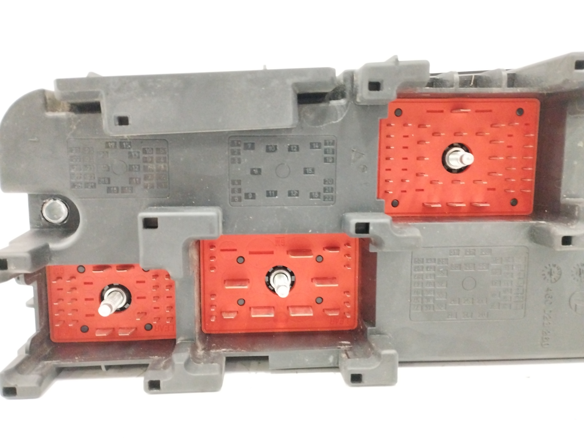CAJA RELES / FUSIBLES