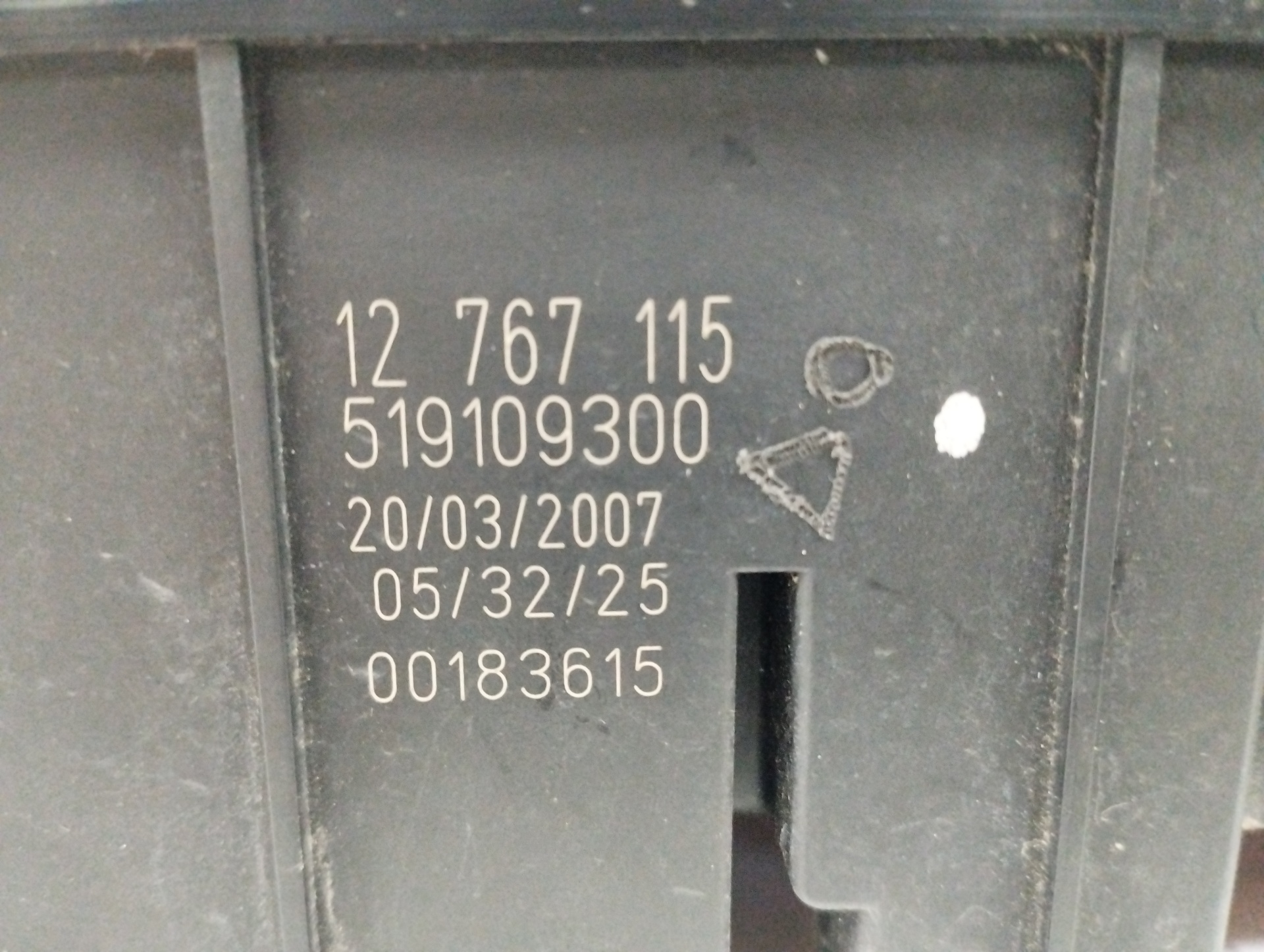 CAJA RELES / FUSIBLES