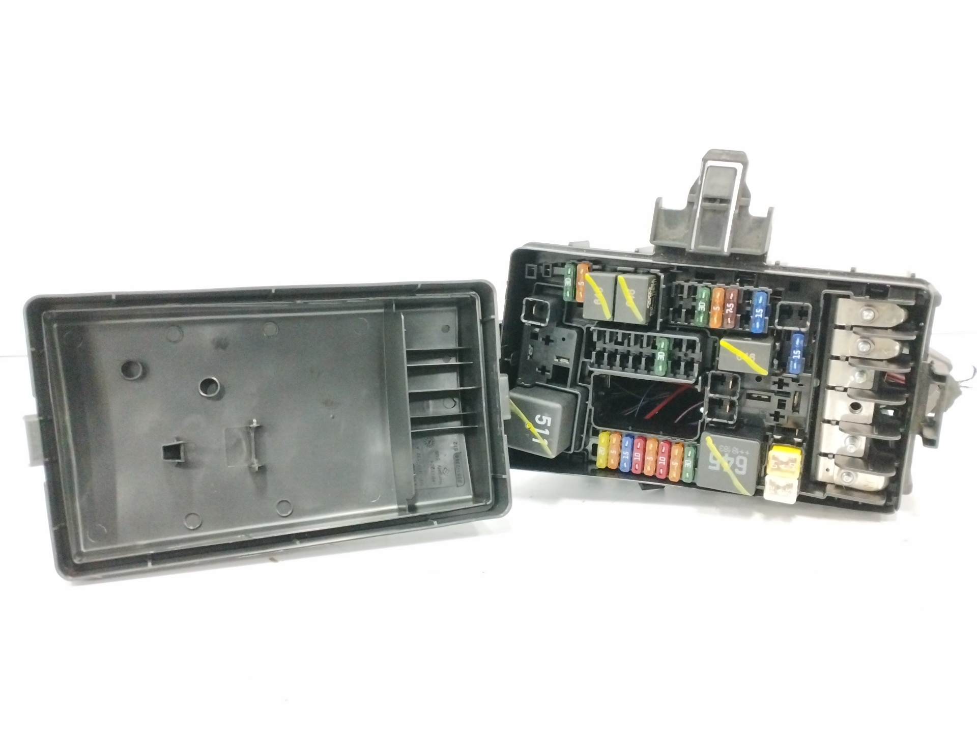 CAJA RELES / FUSIBLES