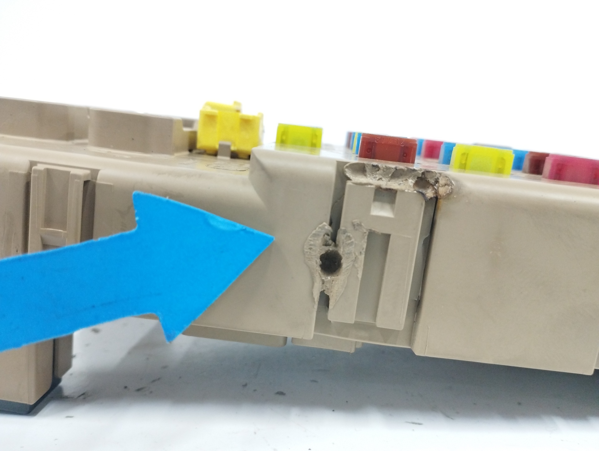 CAJA RELES / FUSIBLES