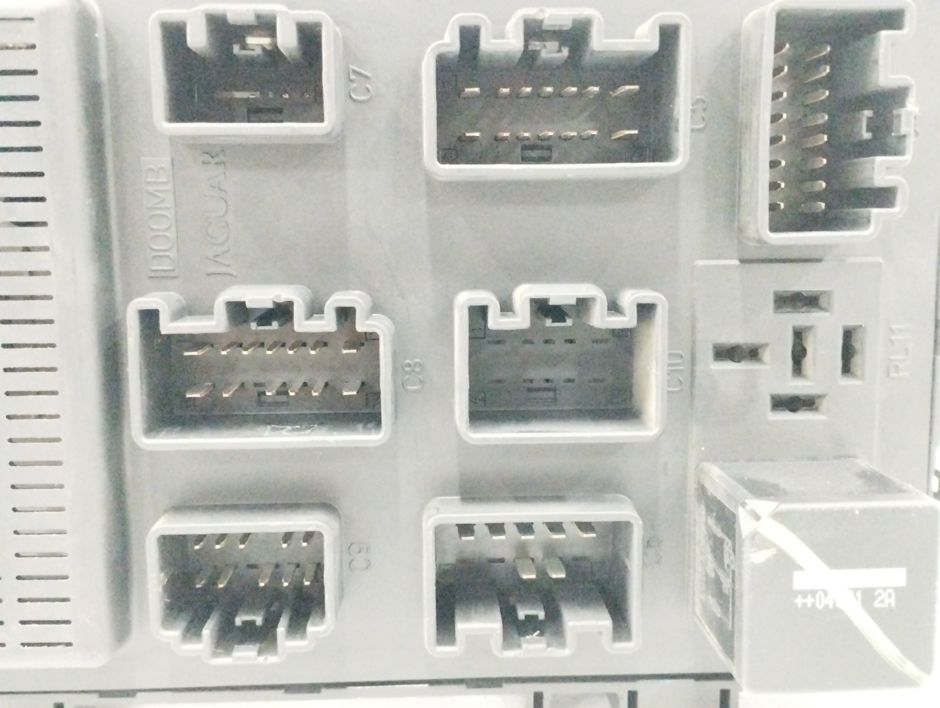 CAJA RELES / FUSIBLES