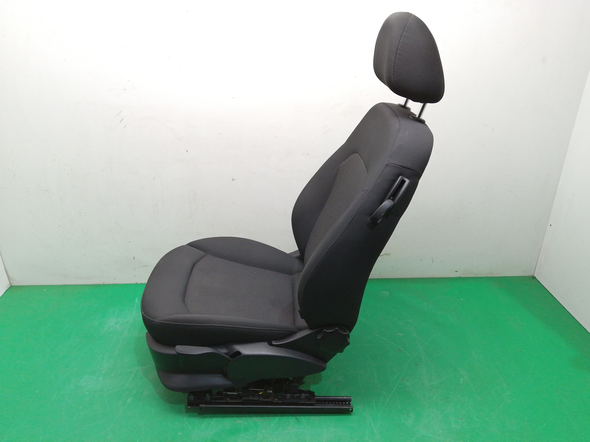 ASIENTO DELANTERO IZQUIERDO