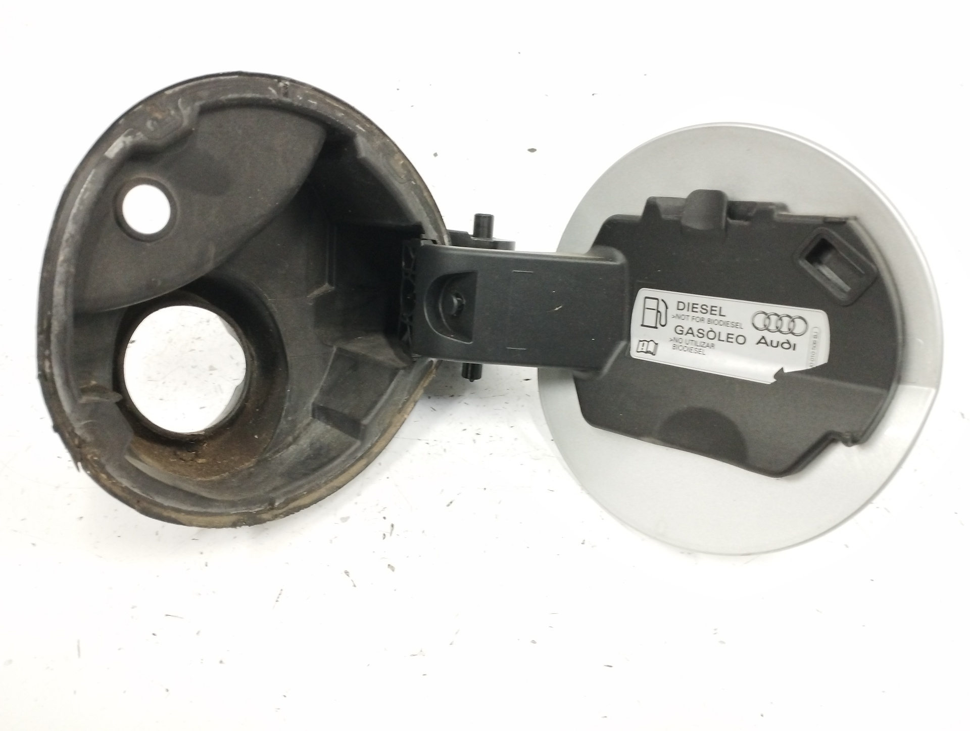 TAPA EXTERIOR COMBUSTIBLE