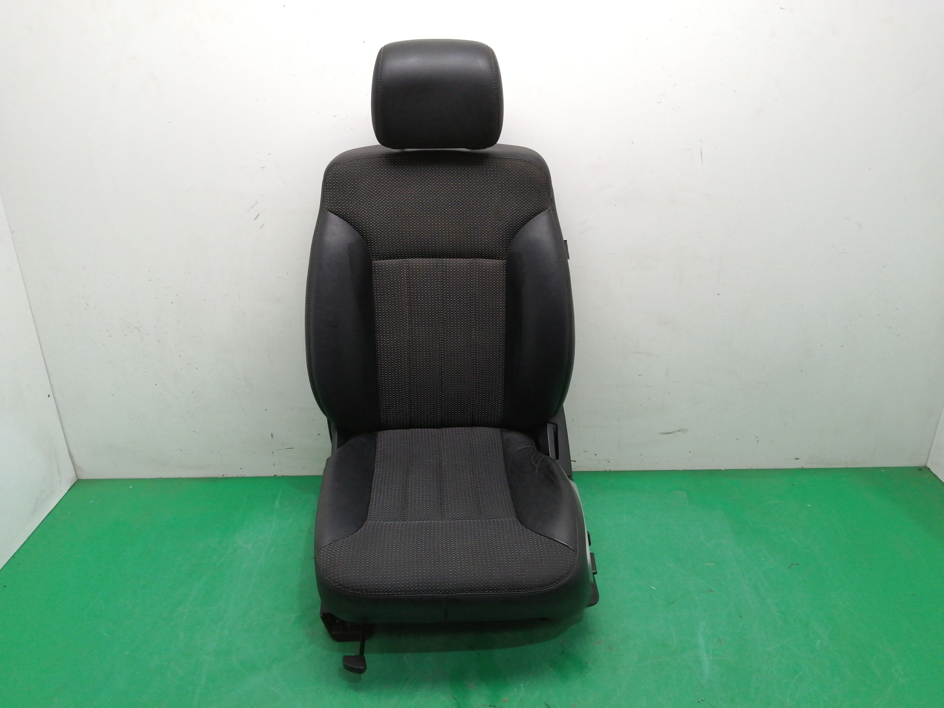 ASIENTO DELANTERO IZQUIERDO