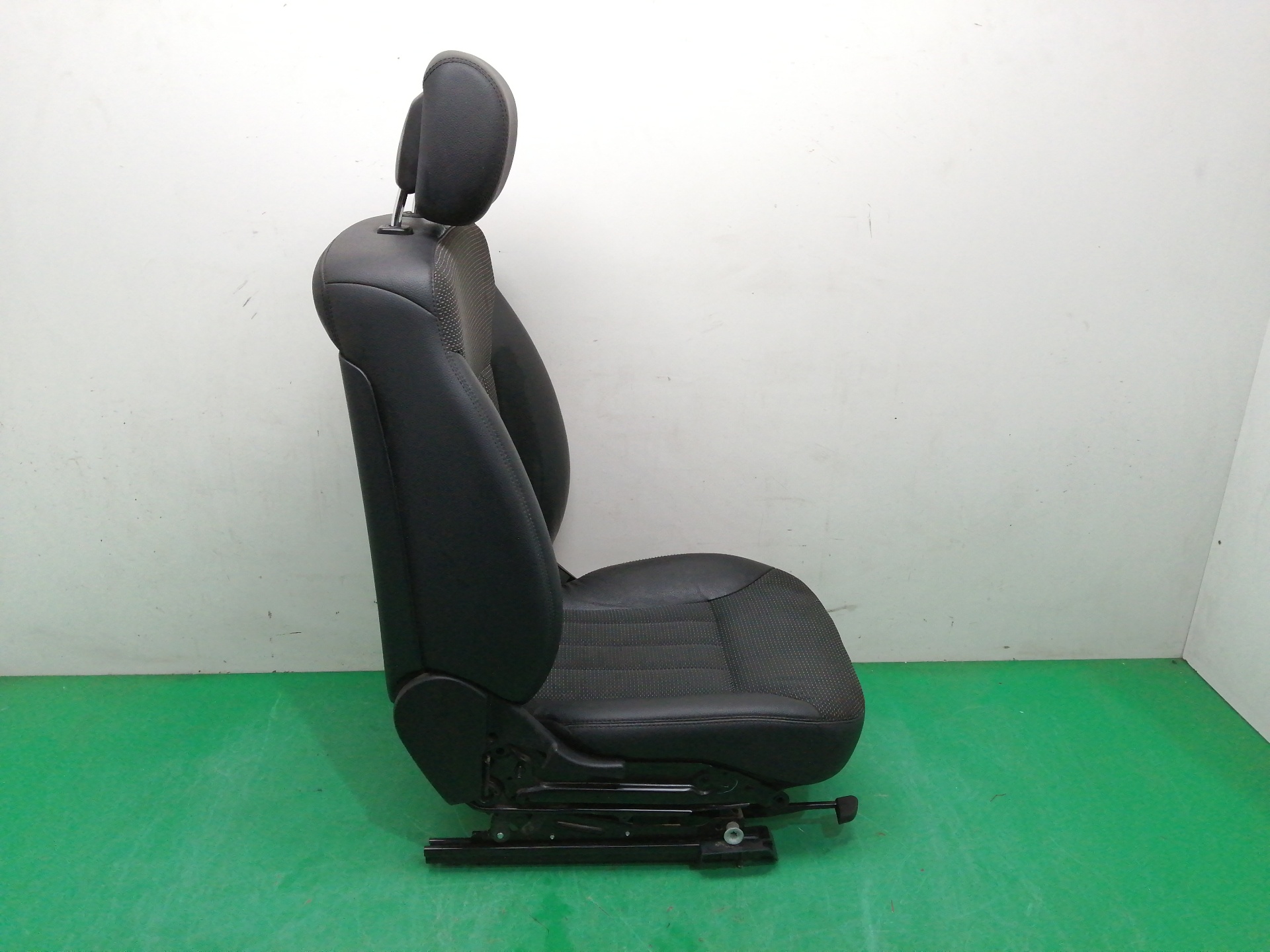 ASIENTO DELANTERO IZQUIERDO