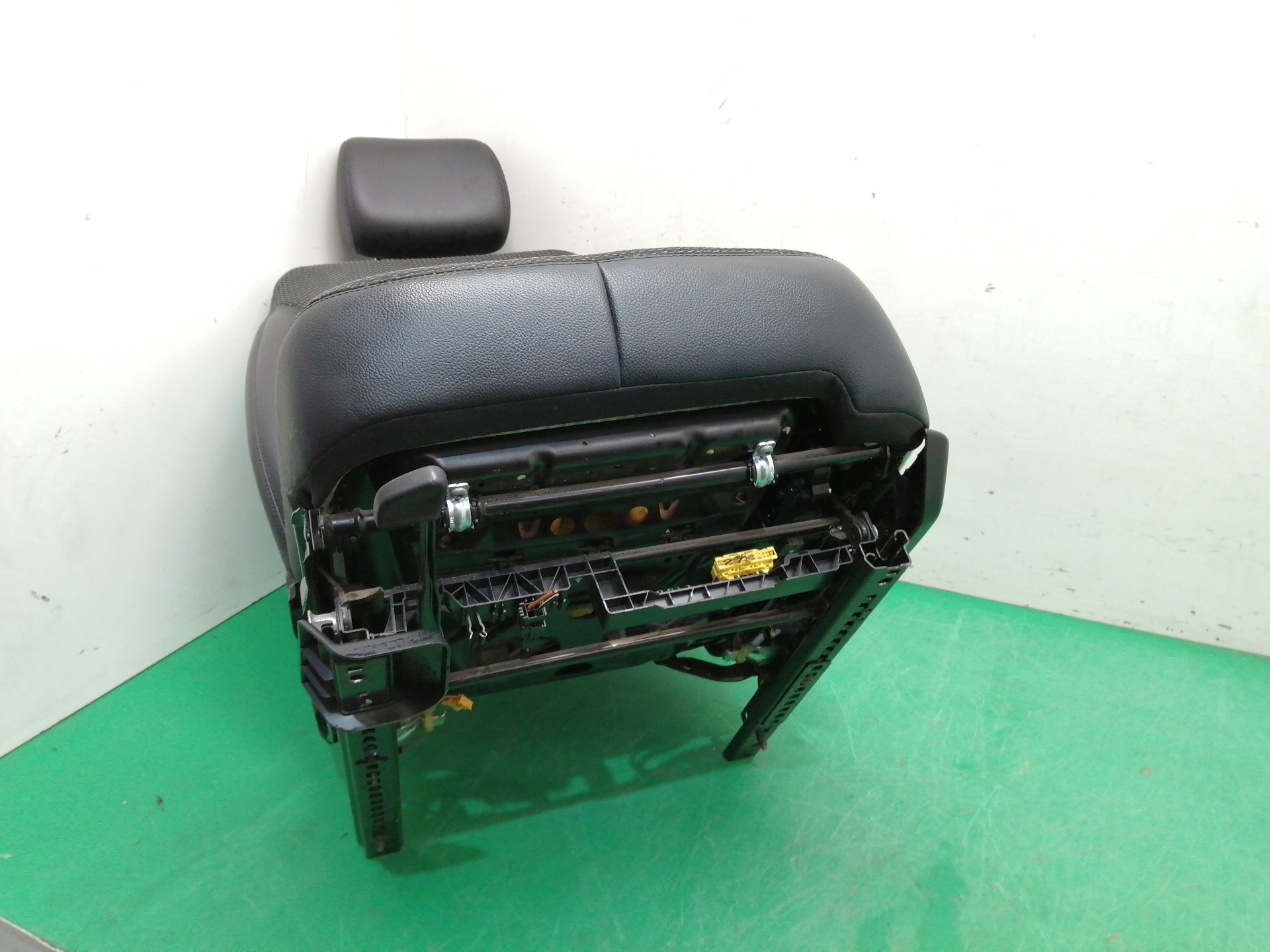 ASIENTO DELANTERO IZQUIERDO