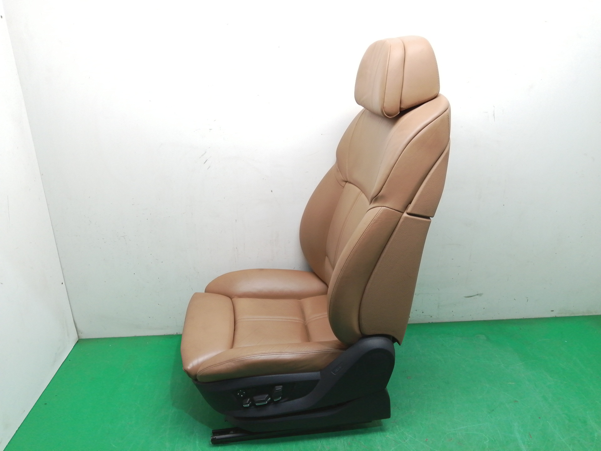 ASIENTO DELANTERO IZQUIERDO