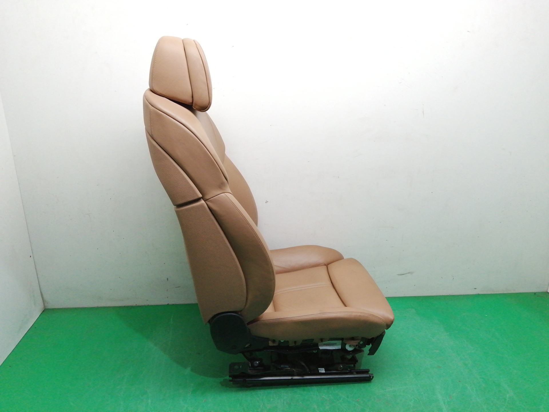 ASIENTO DELANTERO IZQUIERDO