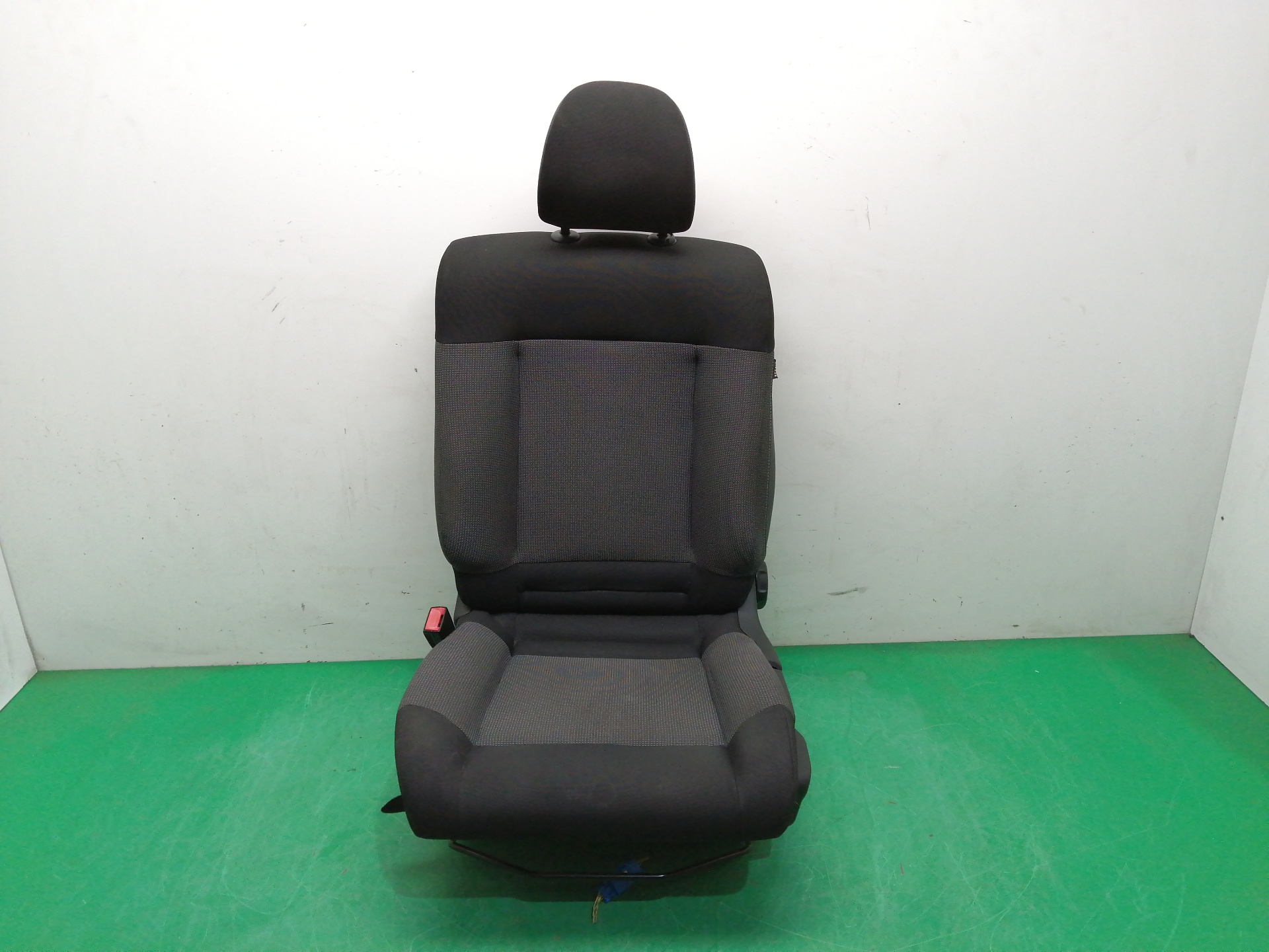 ASIENTO DELANTERO IZQUIERDO