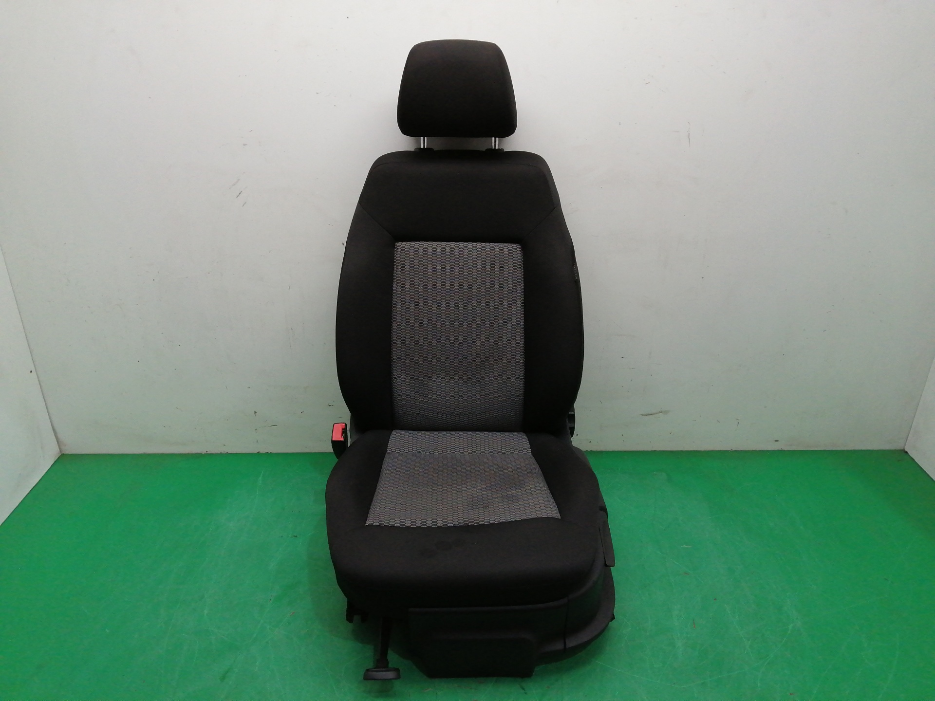 ASIENTO DELANTERO IZQUIERDO