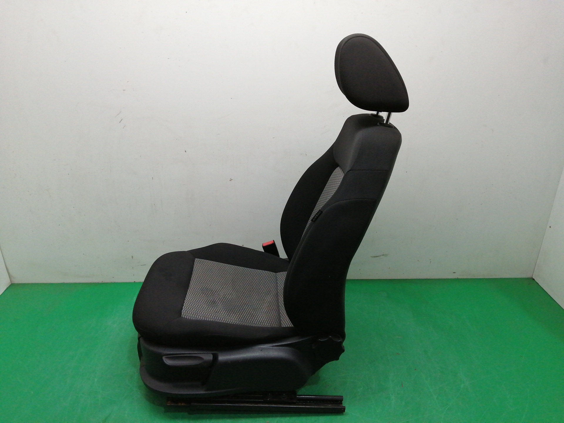 ASIENTO DELANTERO IZQUIERDO