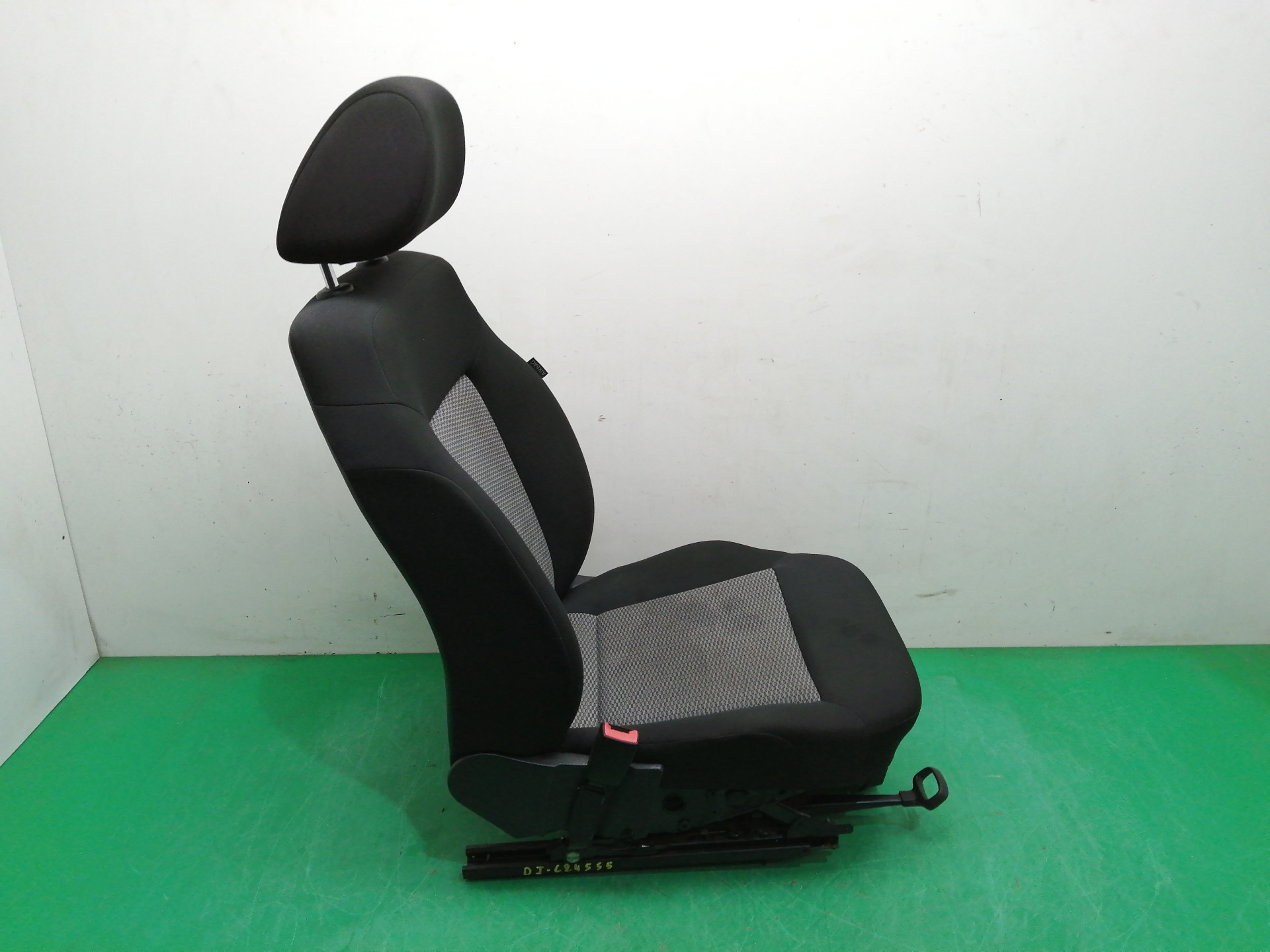 ASIENTO DELANTERO IZQUIERDO