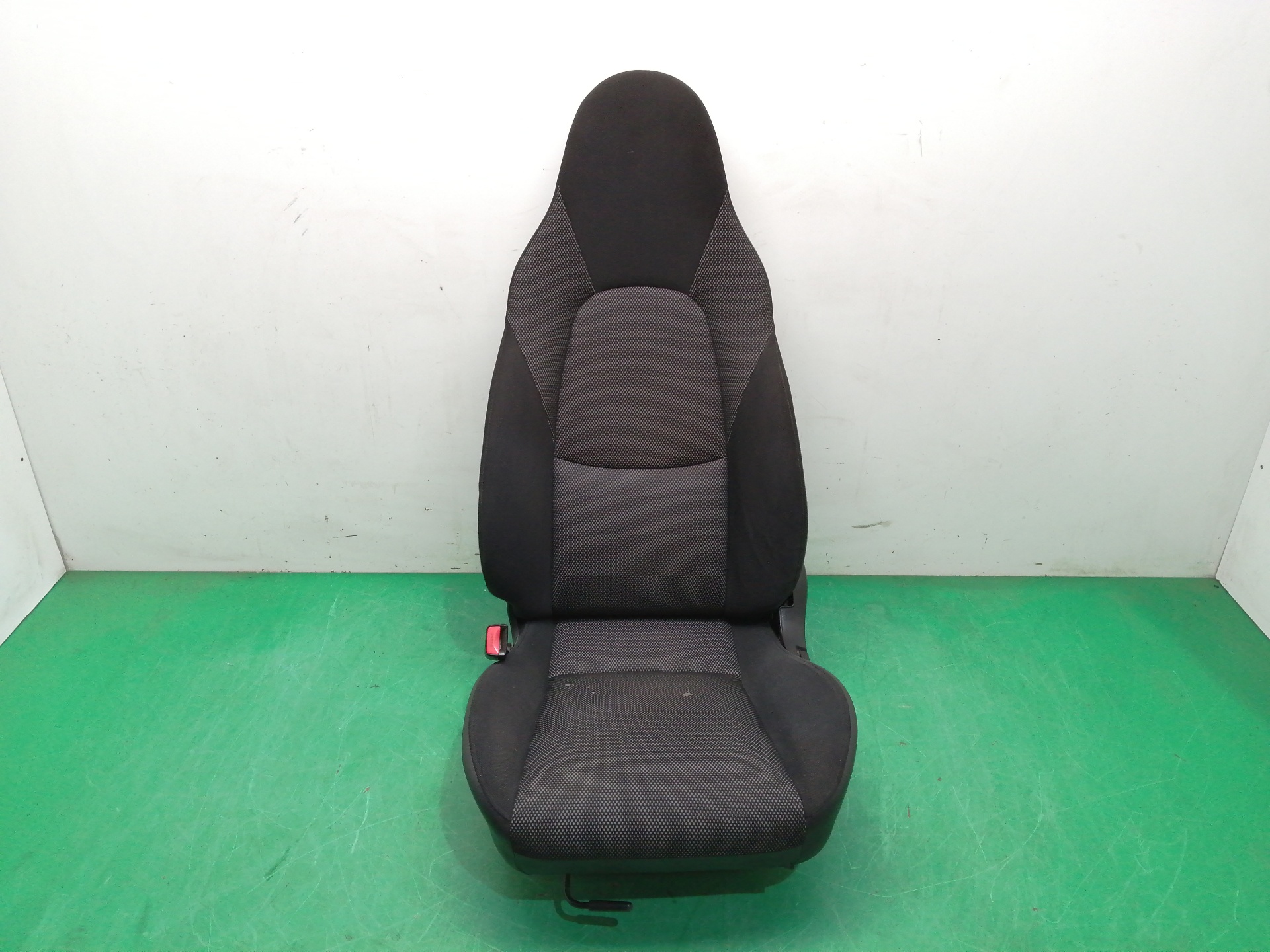 ASIENTO DELANTERO IZQUIERDO