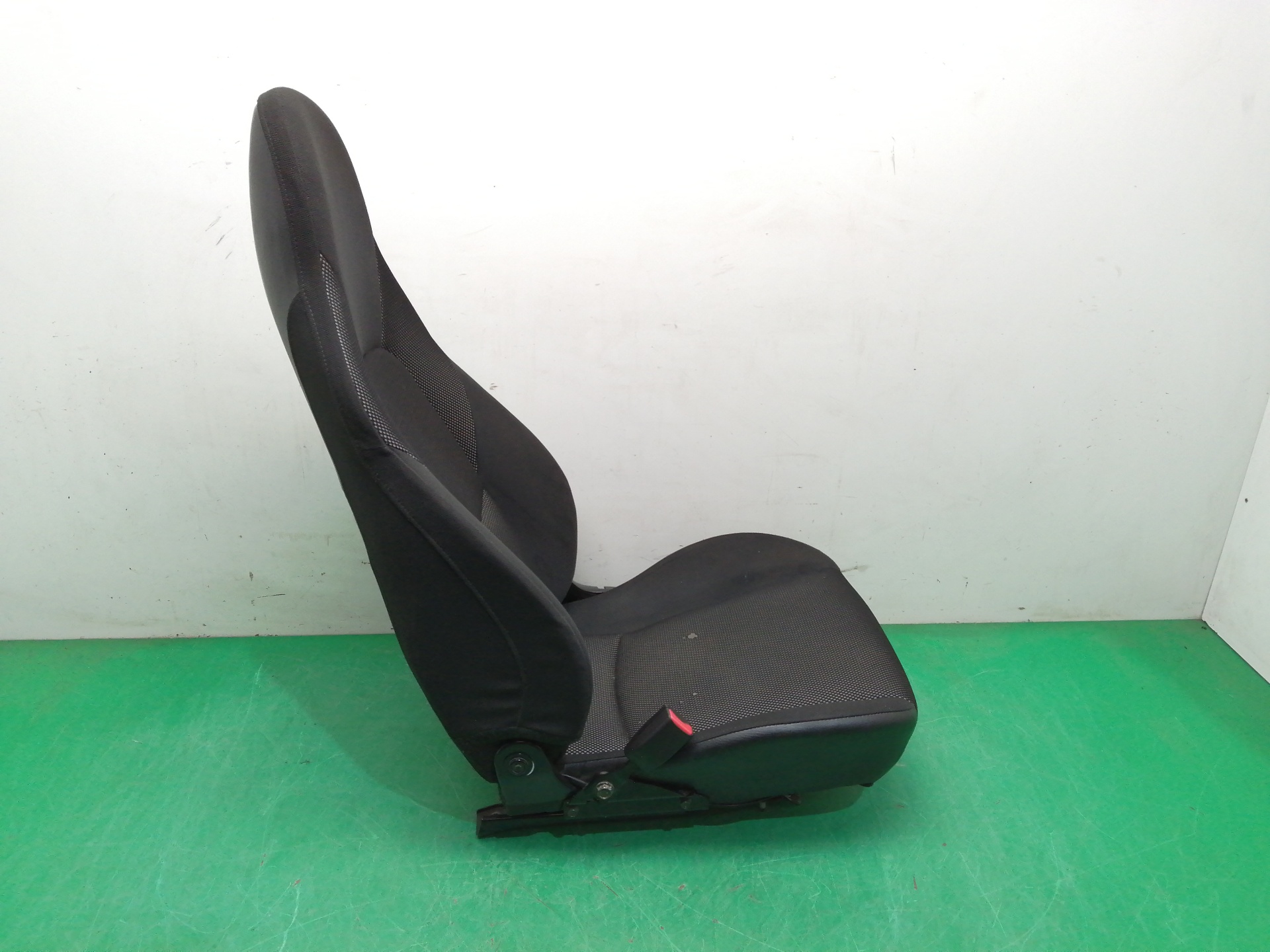 ASIENTO DELANTERO IZQUIERDO