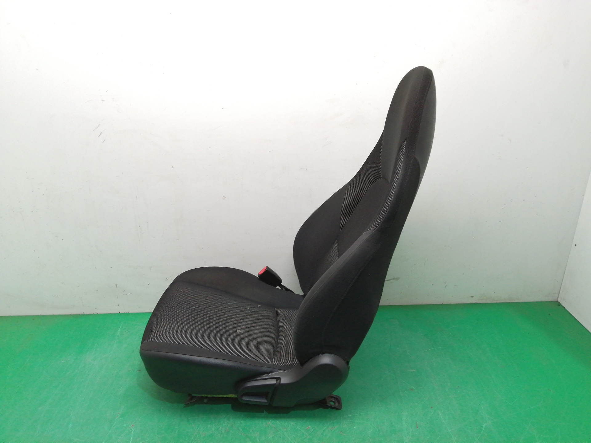 ASIENTO DELANTERO IZQUIERDO